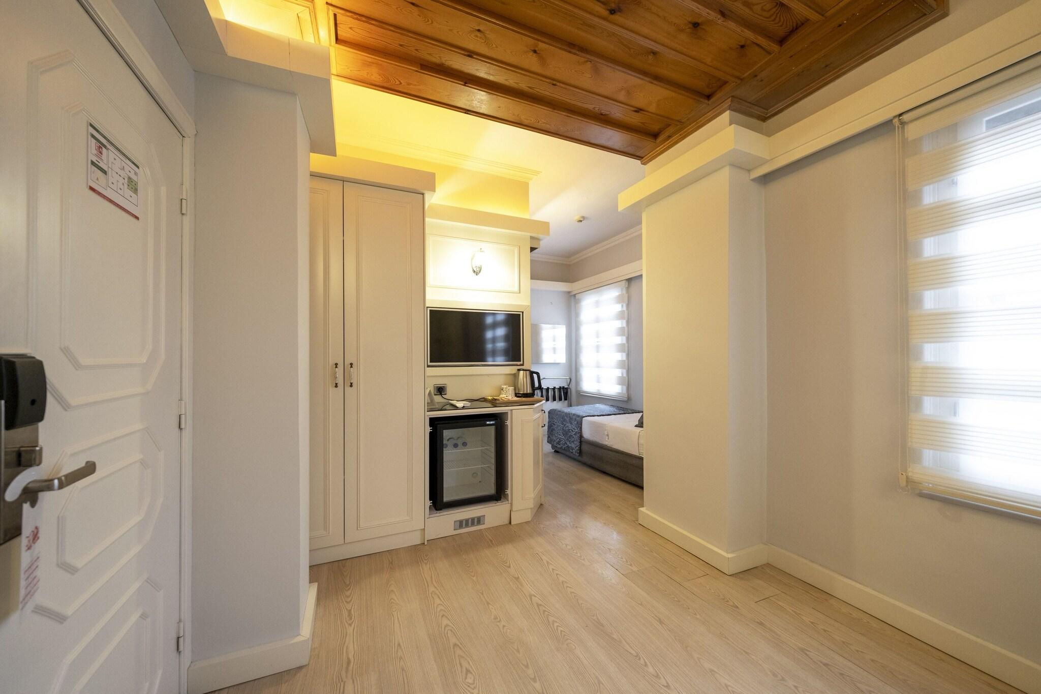 Triple Queen Size Bed