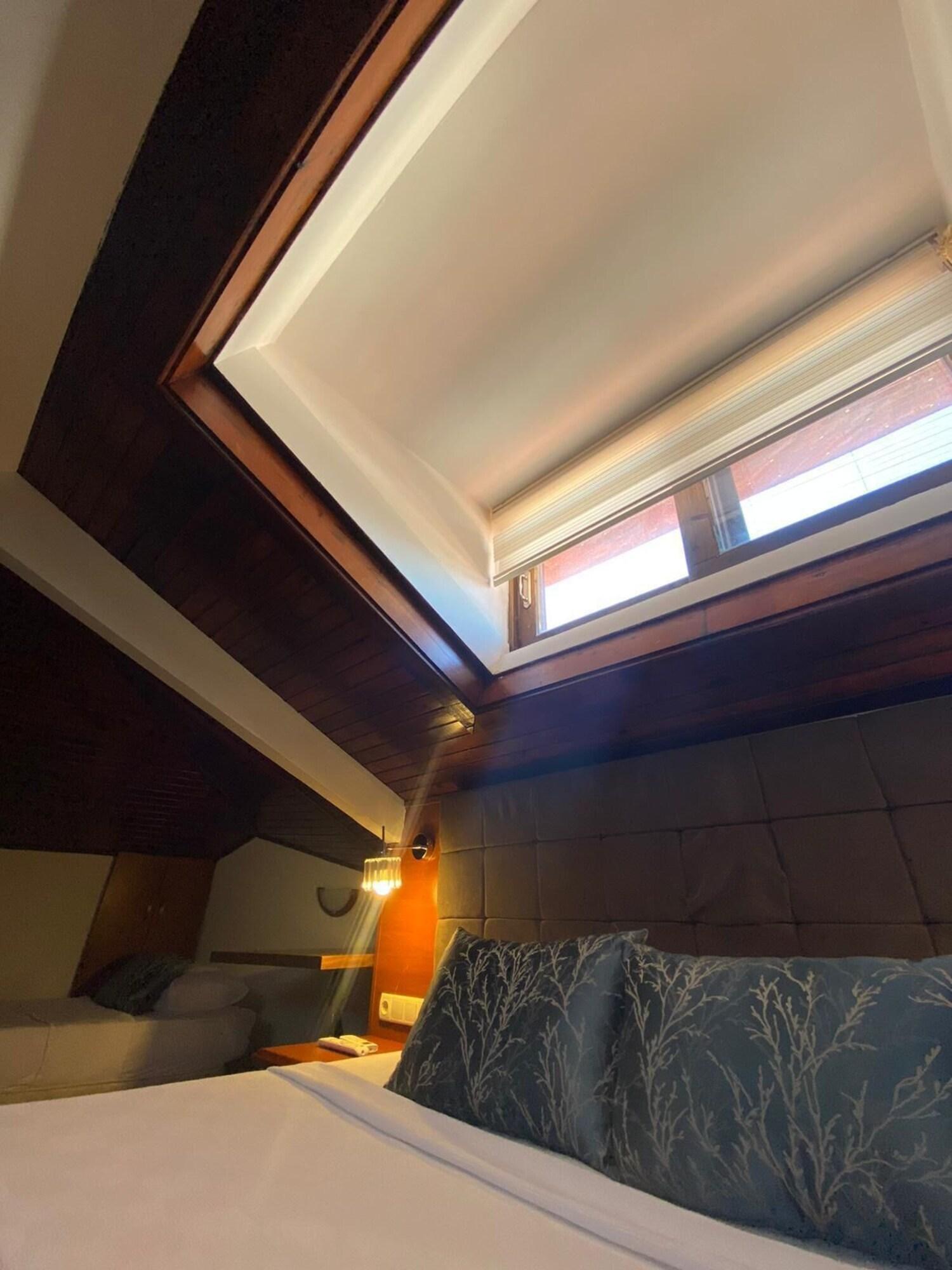 Triple Queen Size Bed