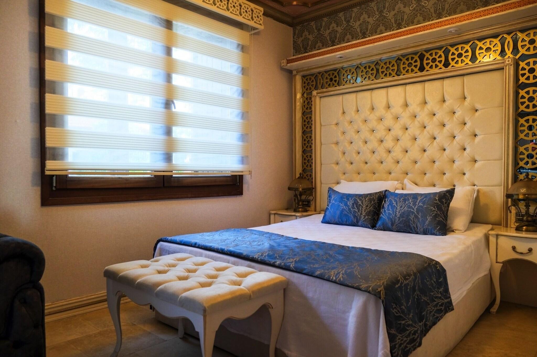 Double Deluxe Queen Bed