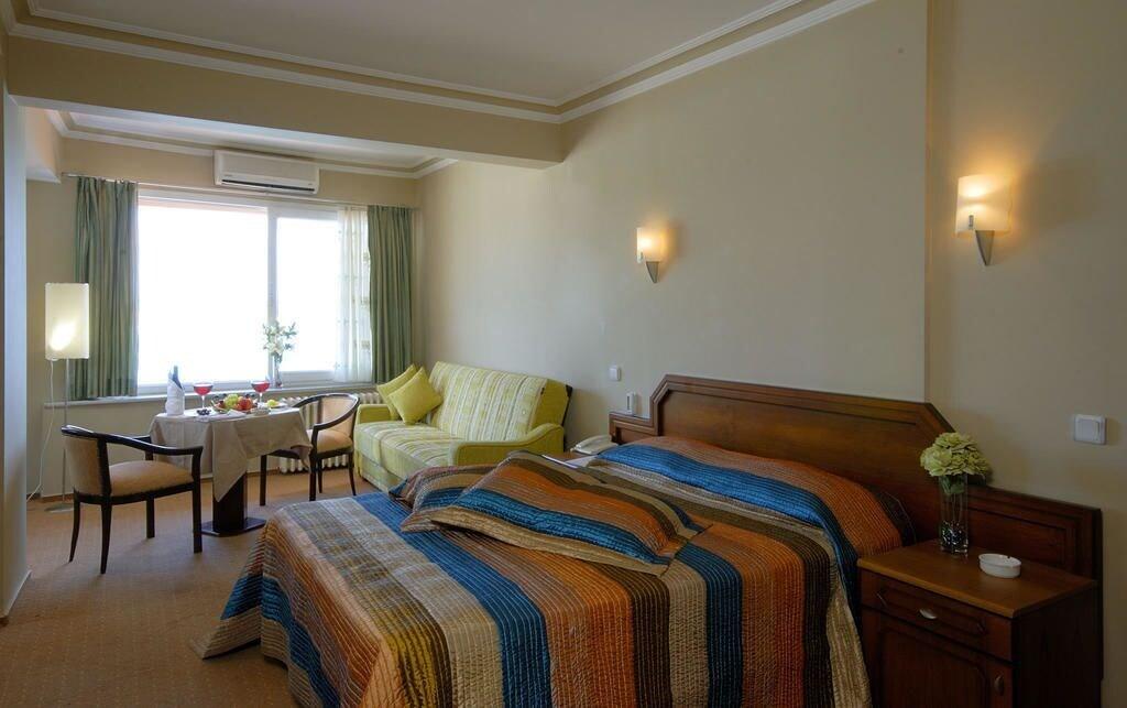 Double or Twin Queen Size Bed