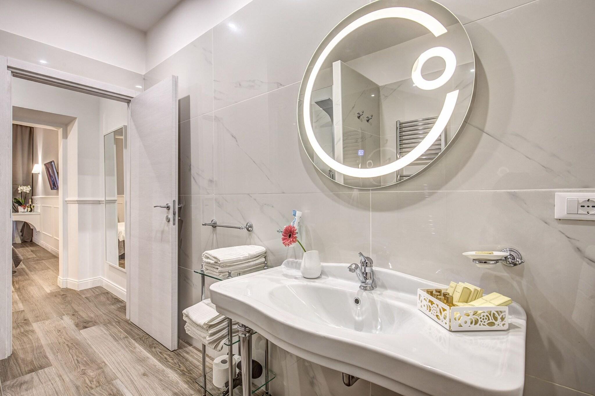 Suite City View King Bed