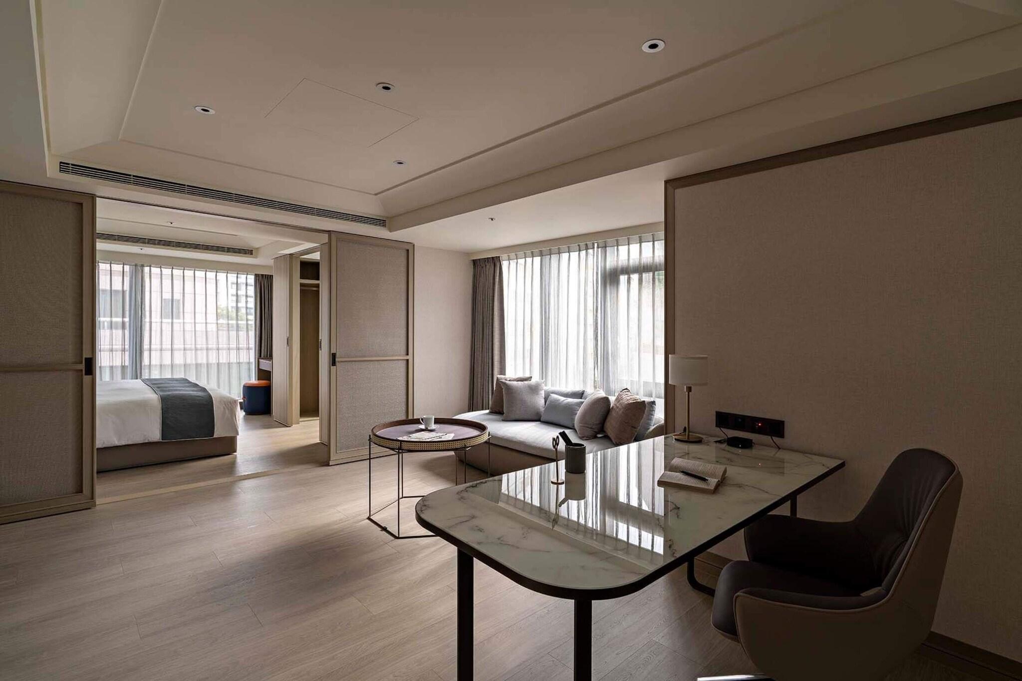 Studio King Size Bed