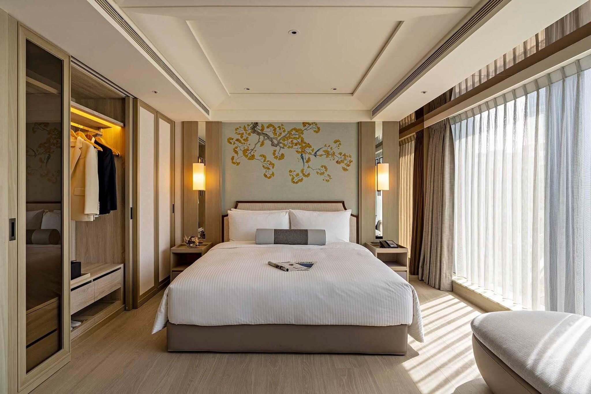 Double Deluxe King Bed