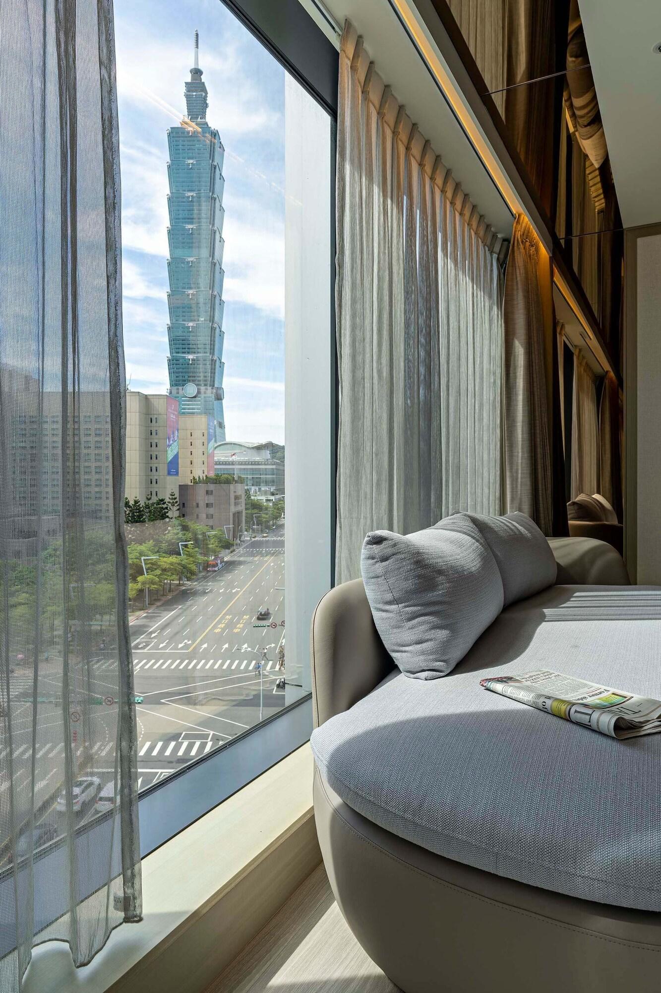 Double Deluxe King Bed