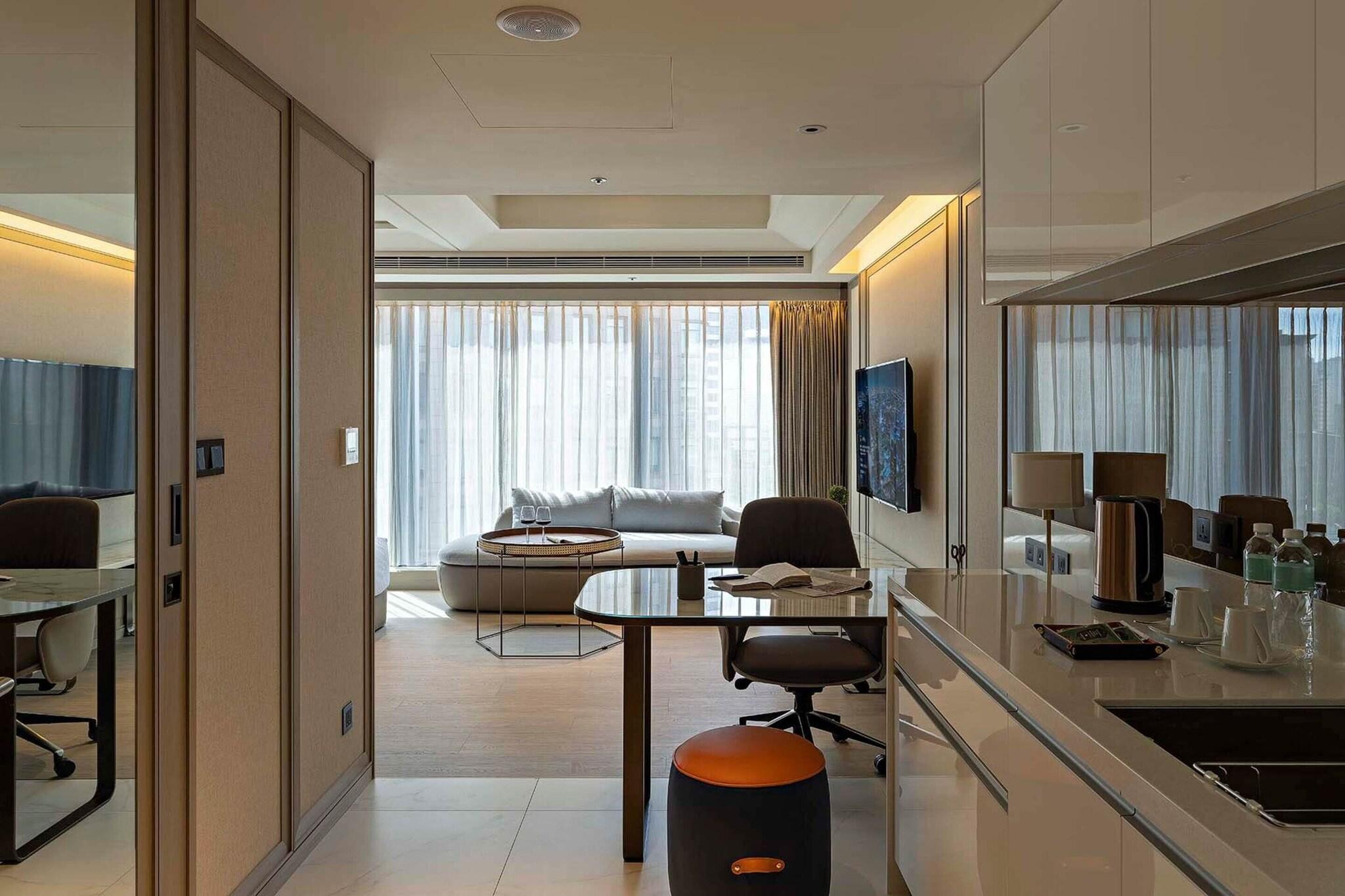 Double Deluxe King Bed