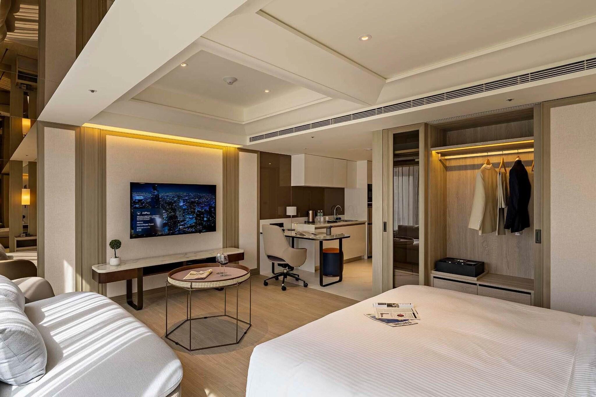 Double Deluxe King Bed