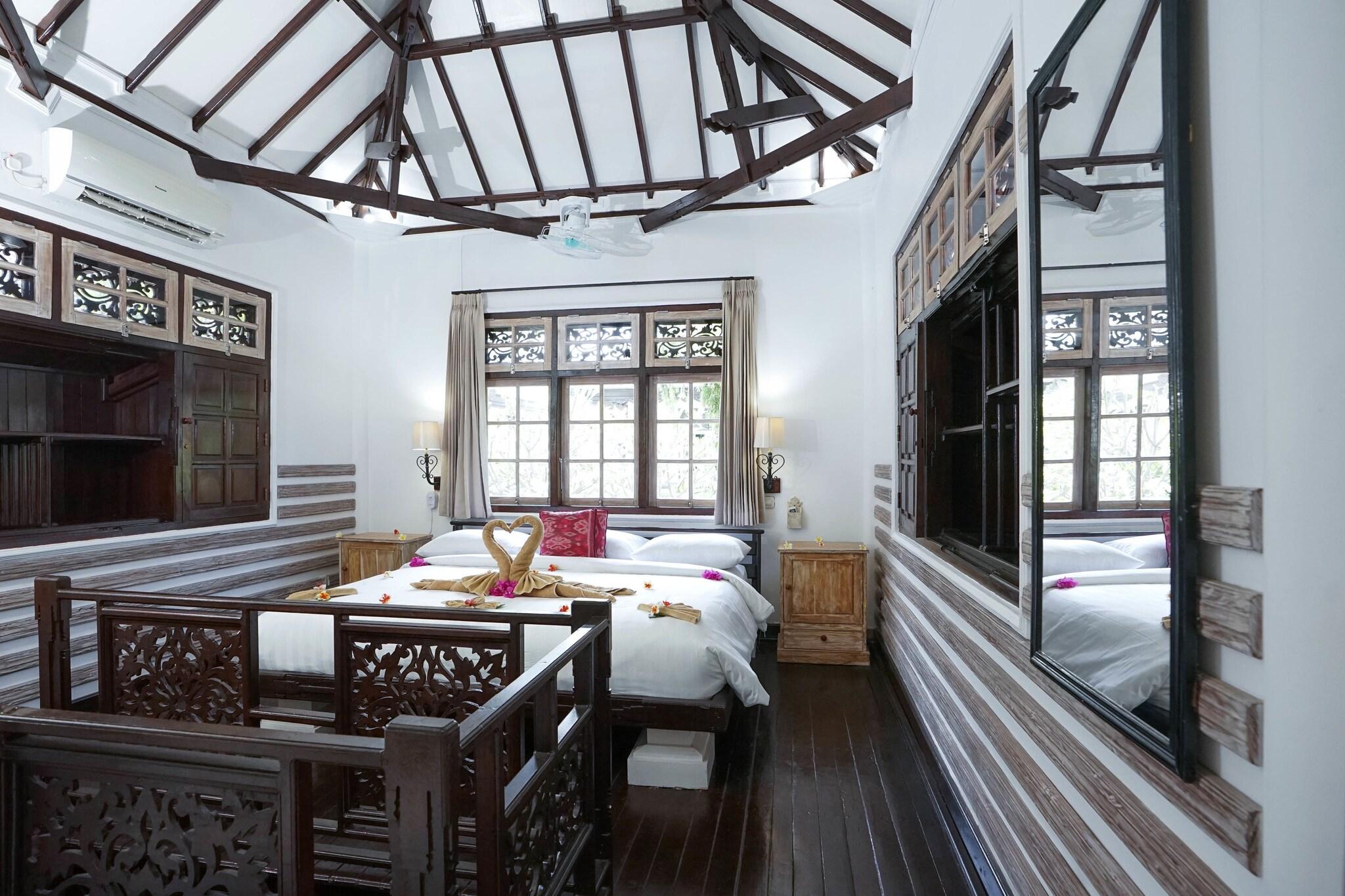 Bungalow King Size Bed