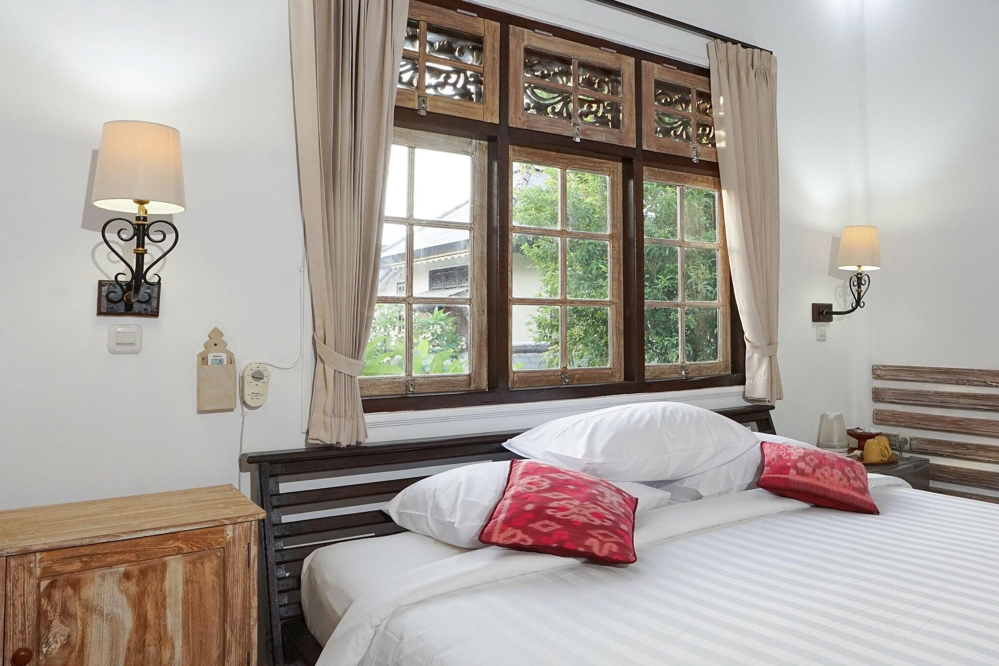 Bungalow King Size Bed