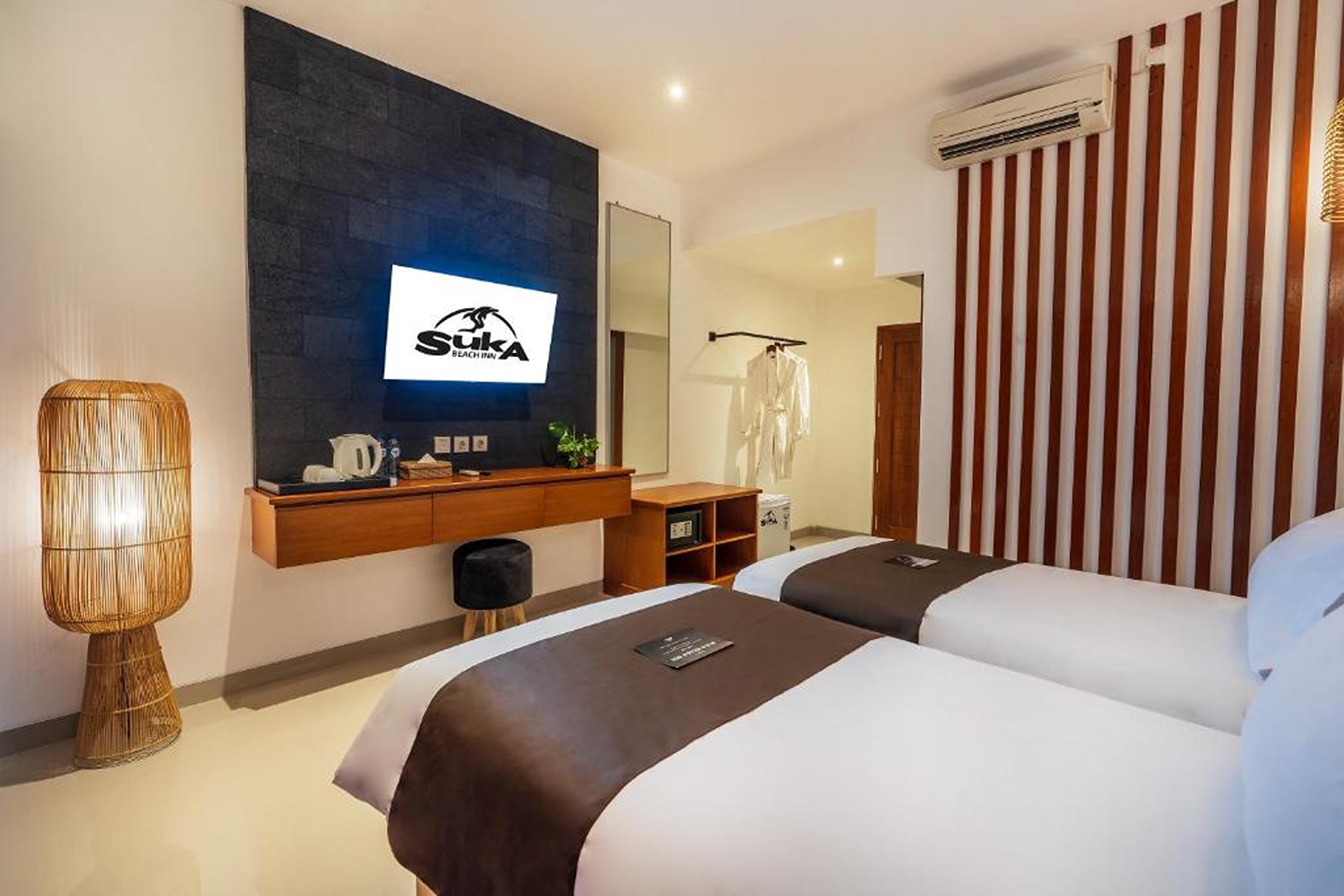 Twin Deluxe with Air Conditioning