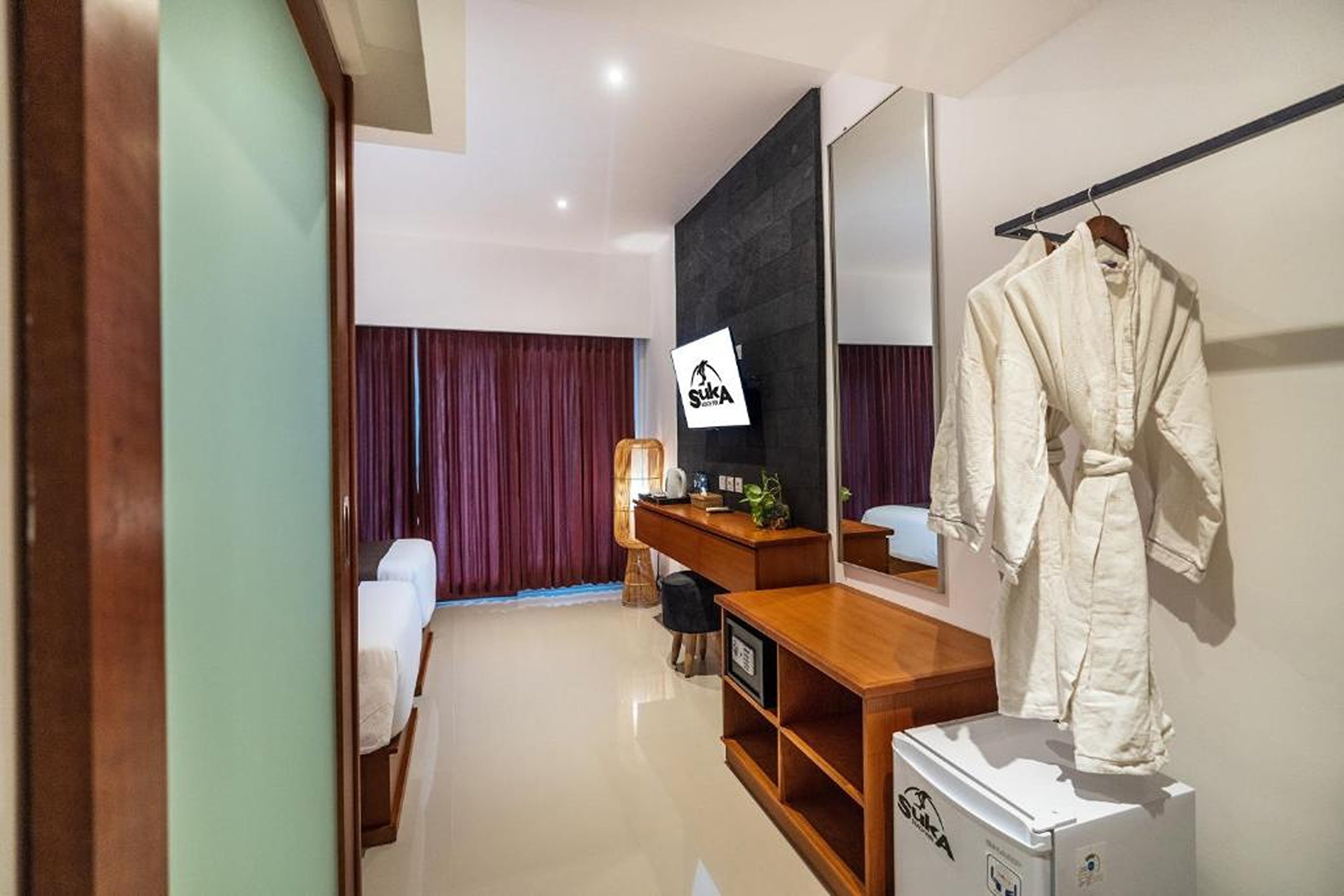 Twin Deluxe with Air Conditioning