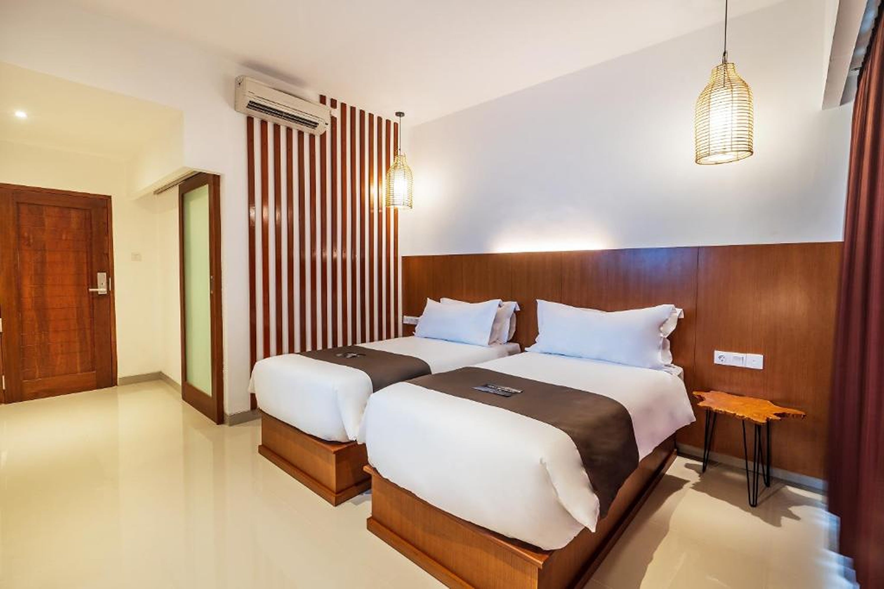 Twin Deluxe with Air Conditioning