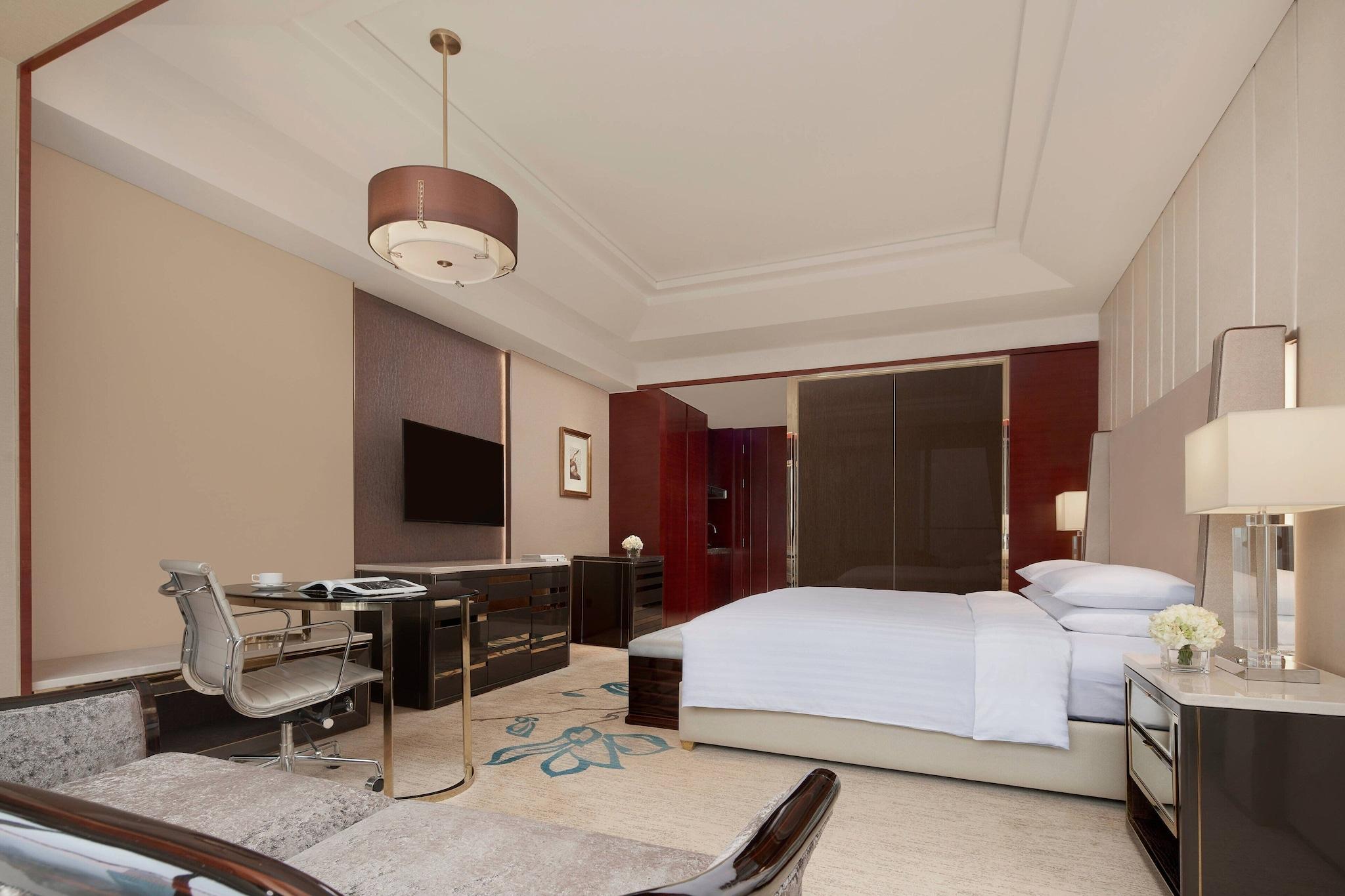 Studio King Size Bed