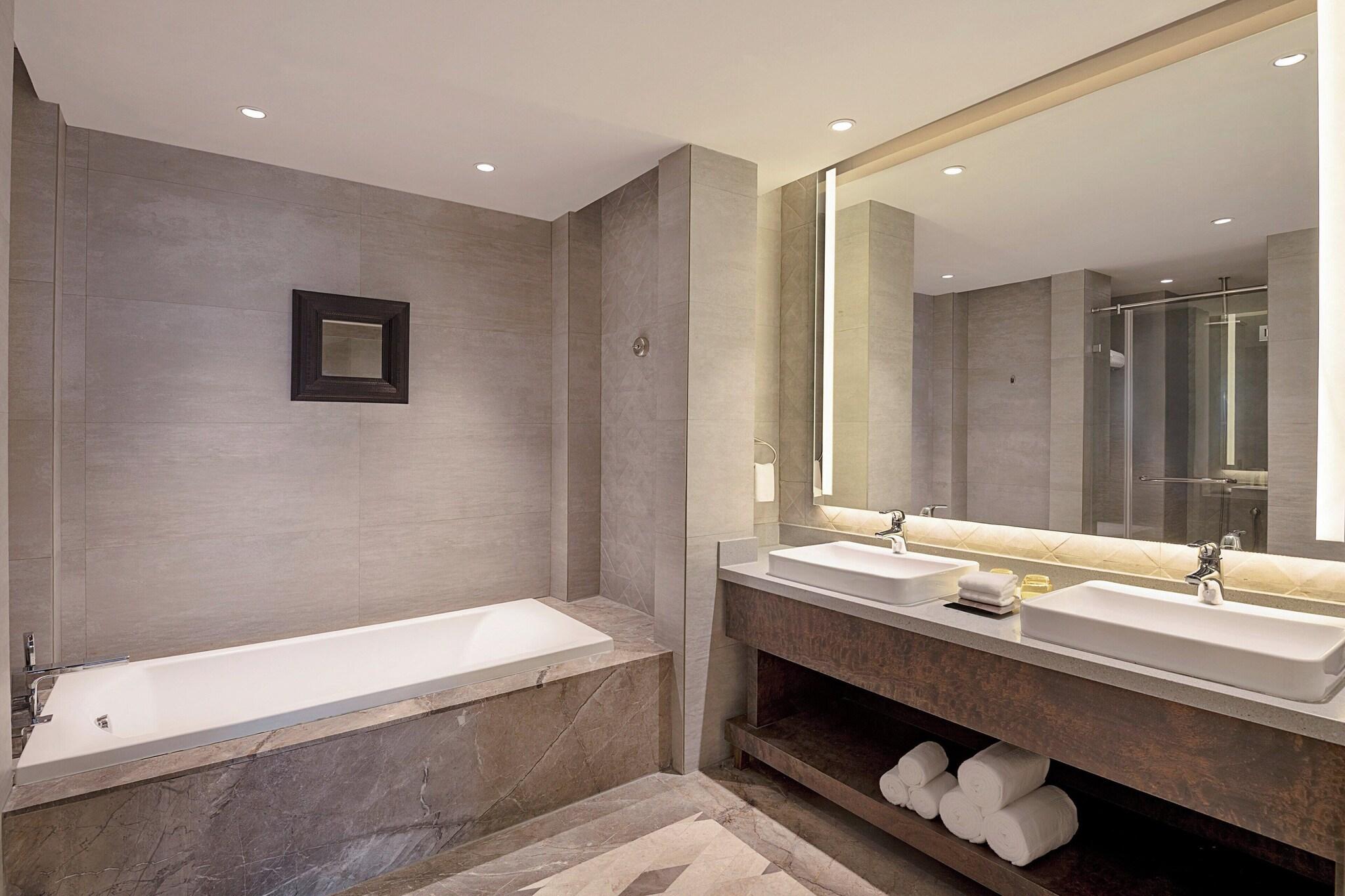 Suite Sea View King Bed