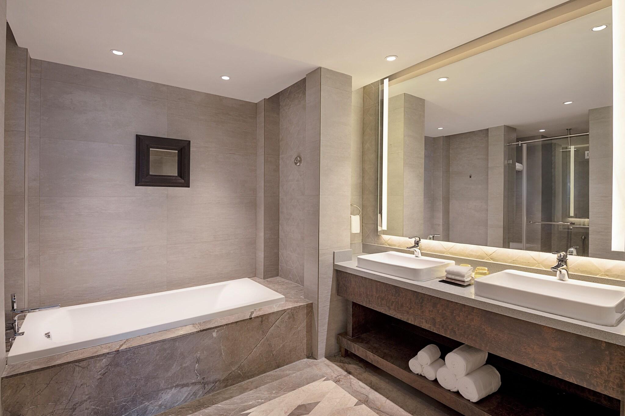 Suite Sea View King Bed