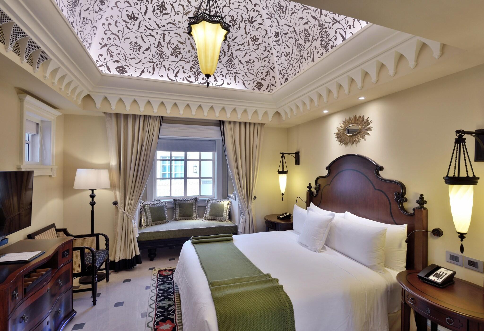 Suite Deluxe King Bed