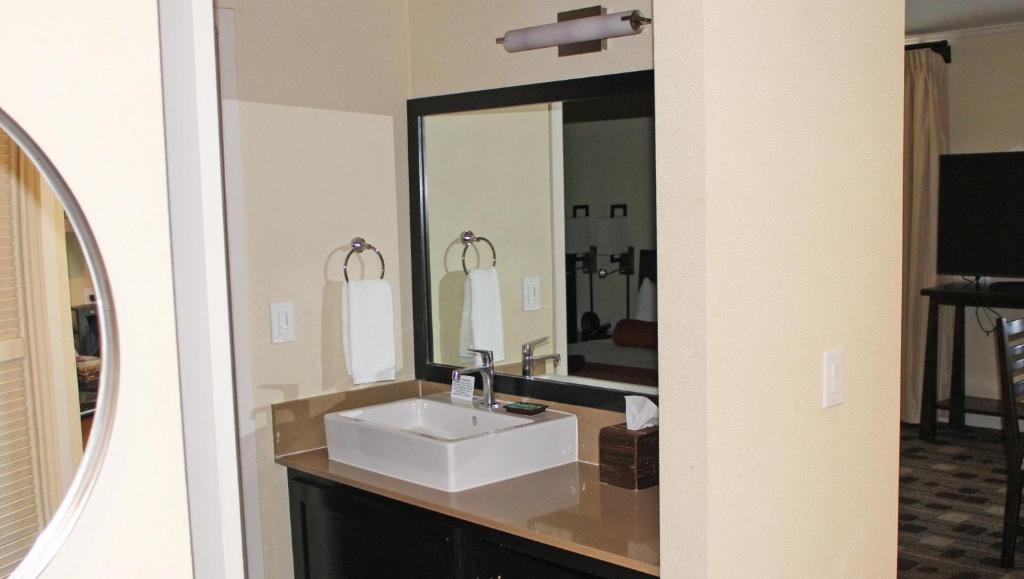 Suite Two Queen Beds