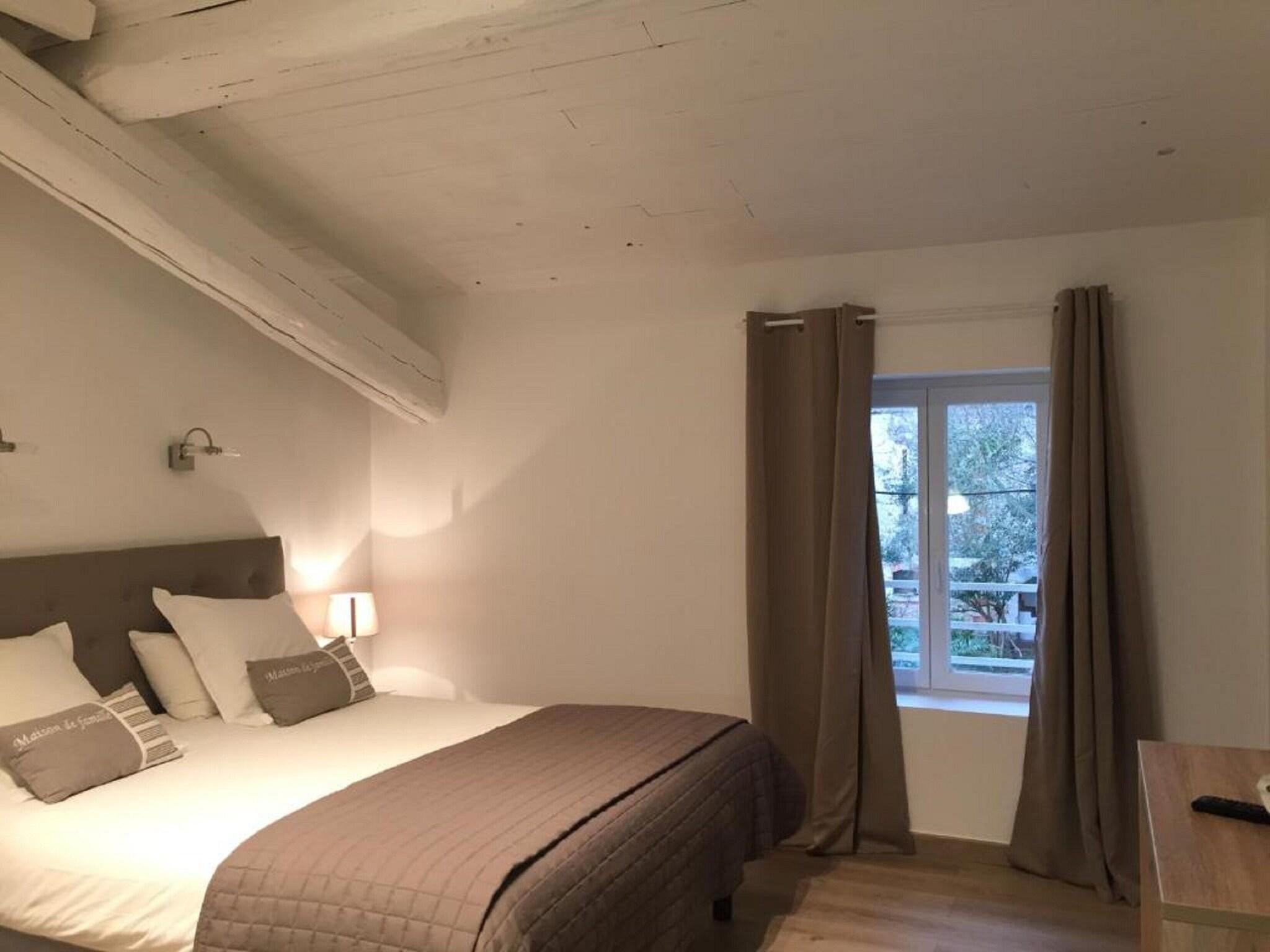 Double Superior Queen Bed