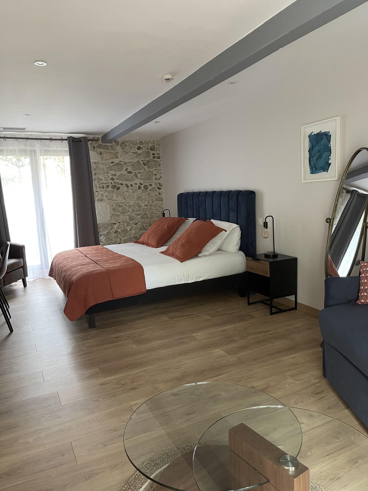 Quadruple Queen Size Bed