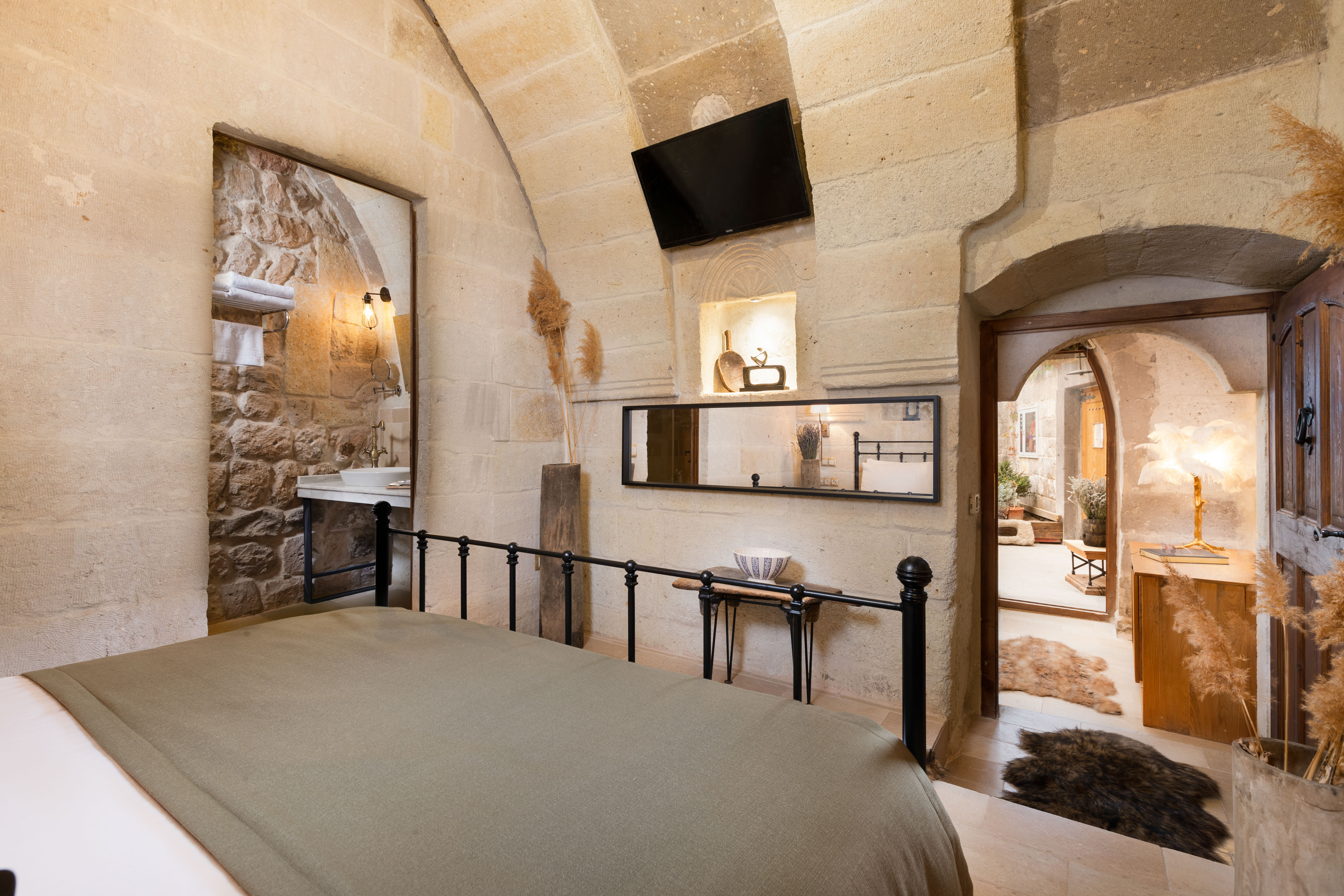 Double Deluxe One Bed