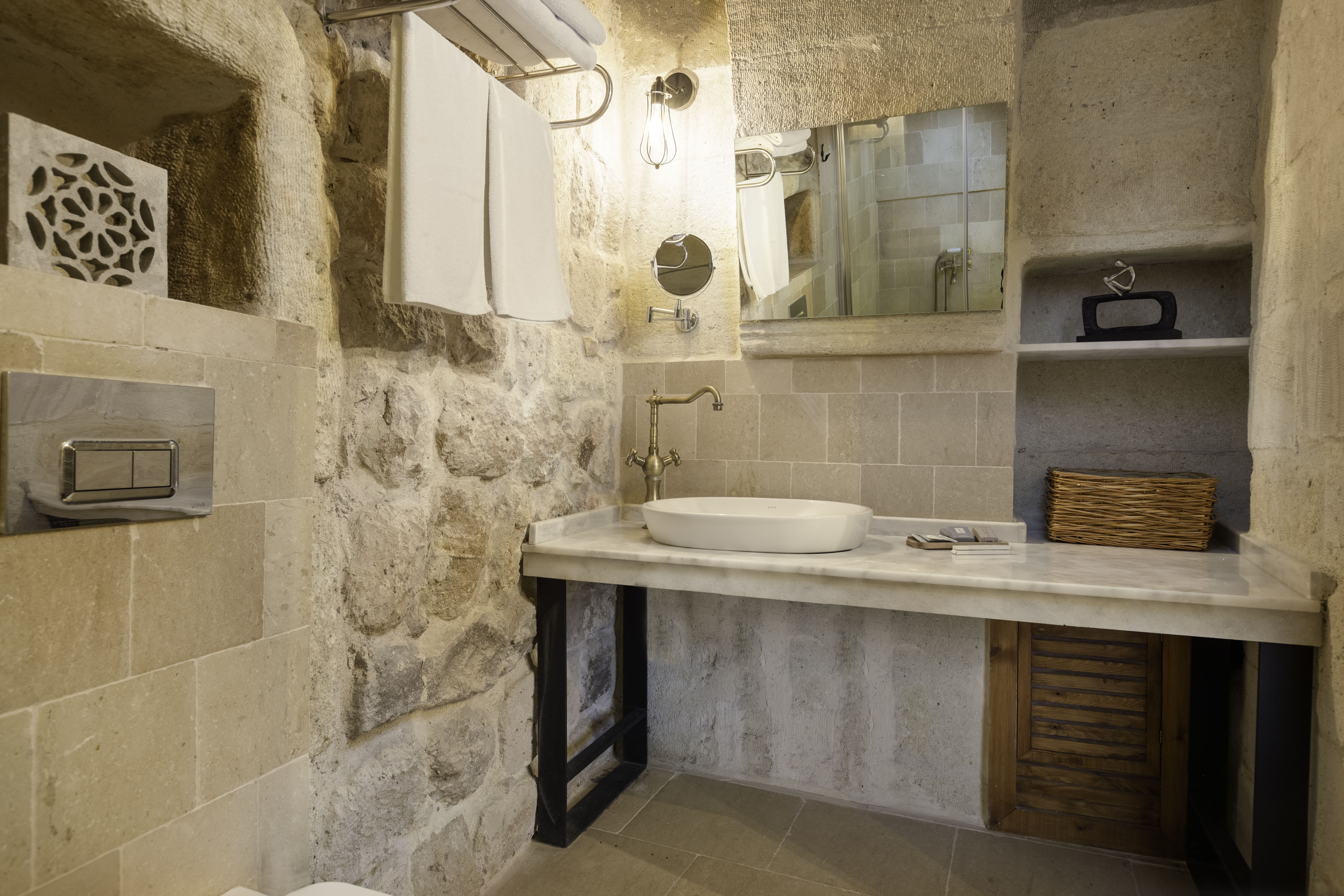 Double Deluxe One Bed