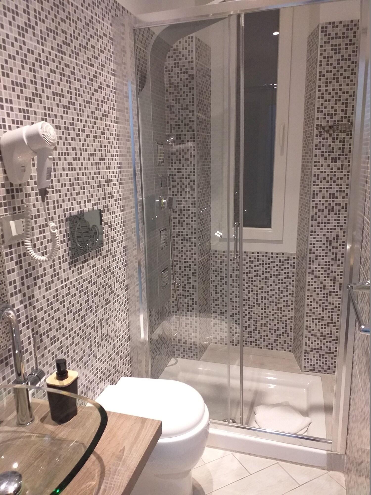 Suite Queen Bed Two Bedrooms