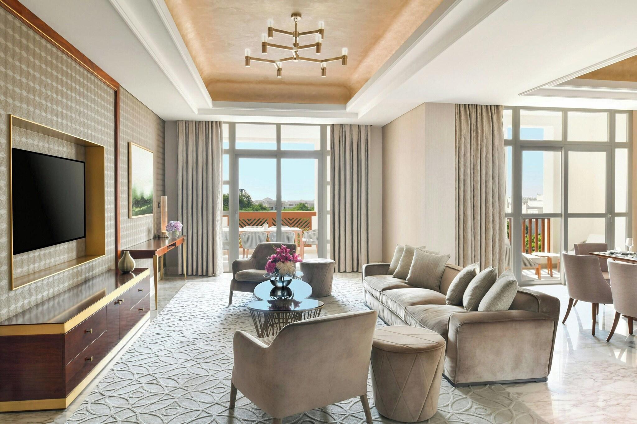 Suite Pool View King Bed