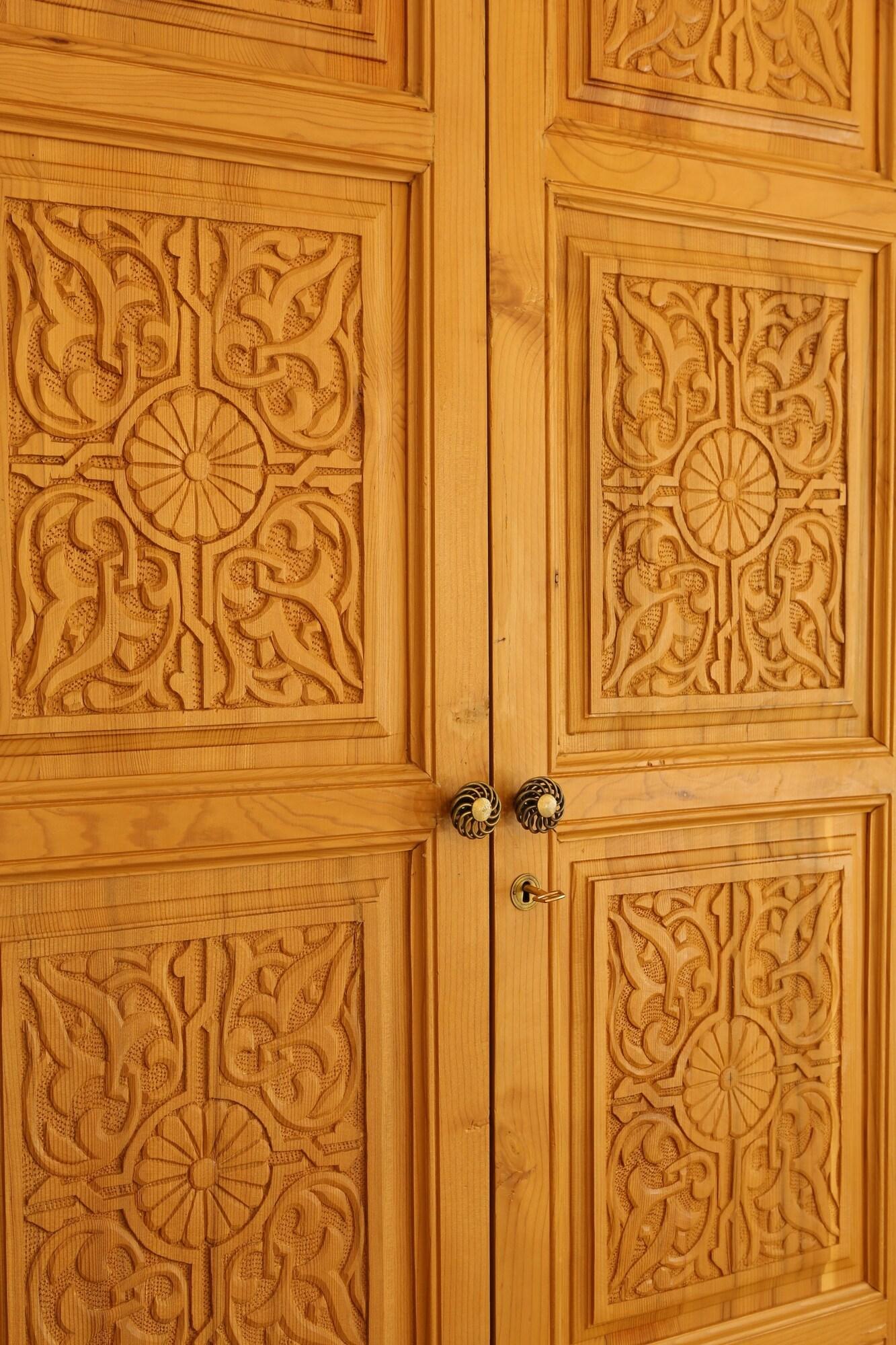 Double Classic Queen Bed