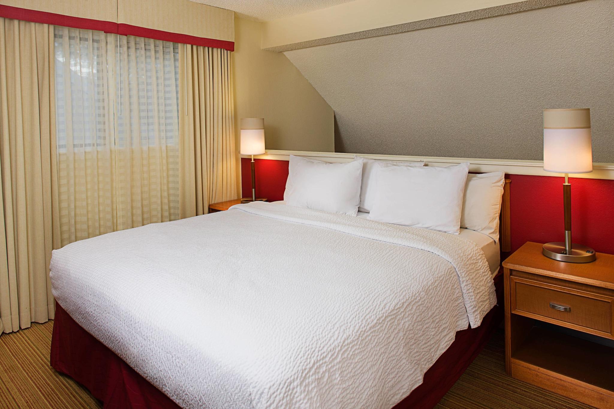 Studio Queen Size Bed