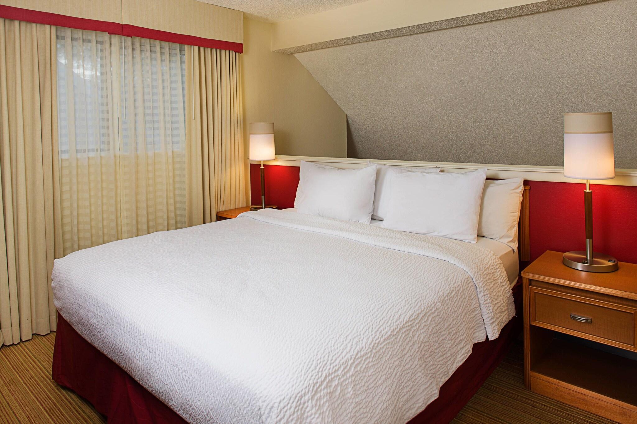 Studio Queen Size Bed