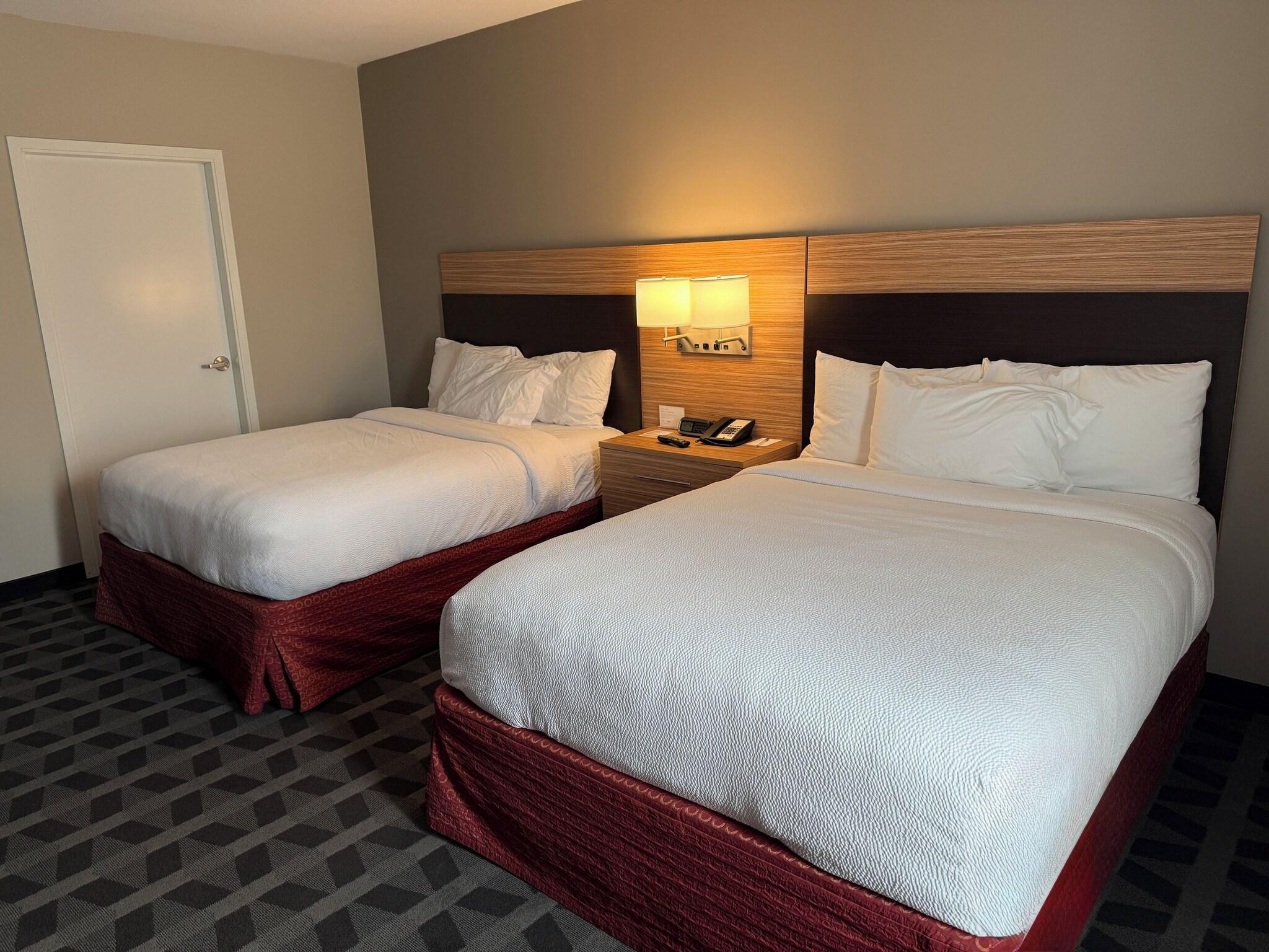 Studio Two Queen Beds