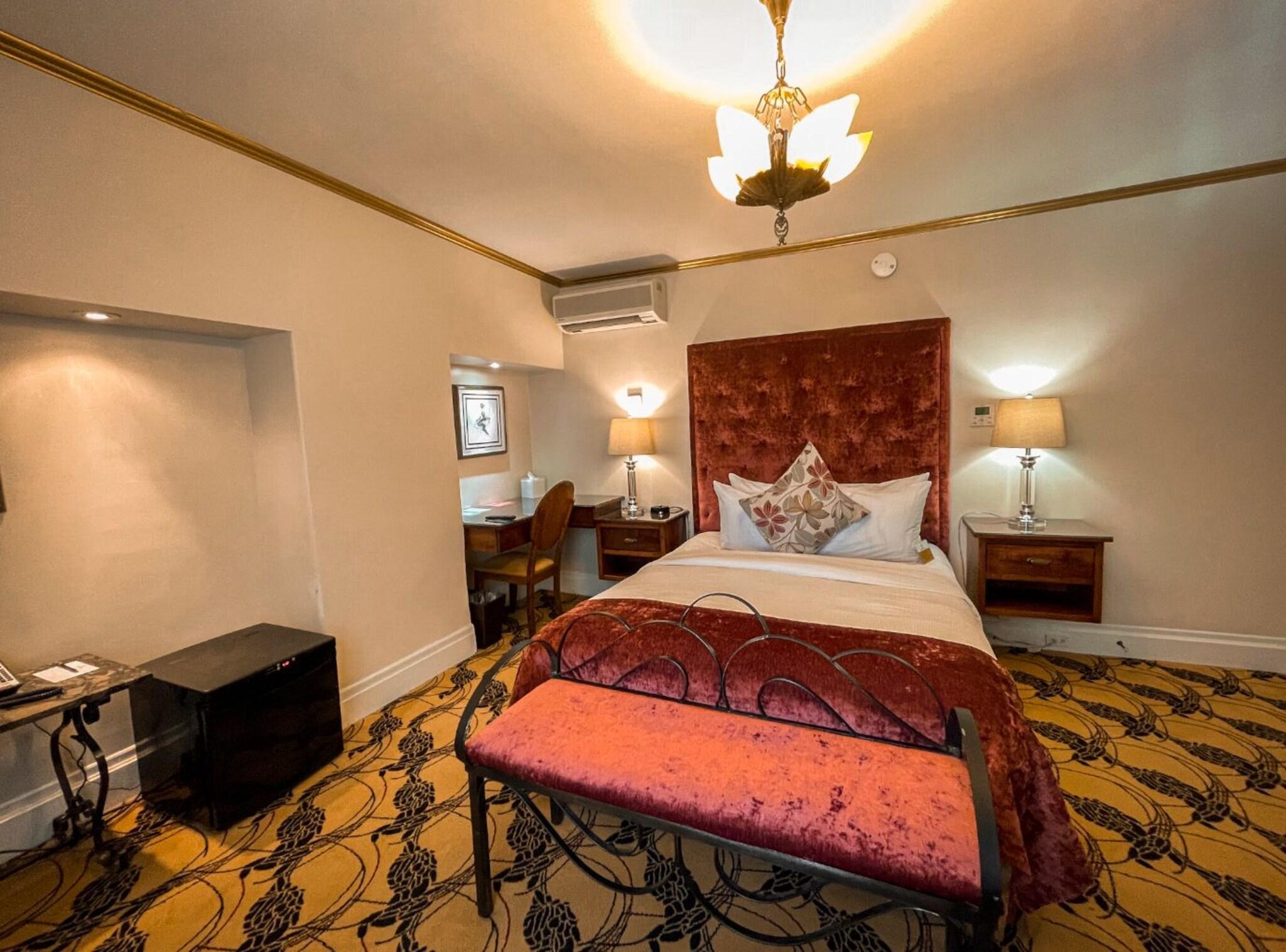 Double Classic Queen Bed