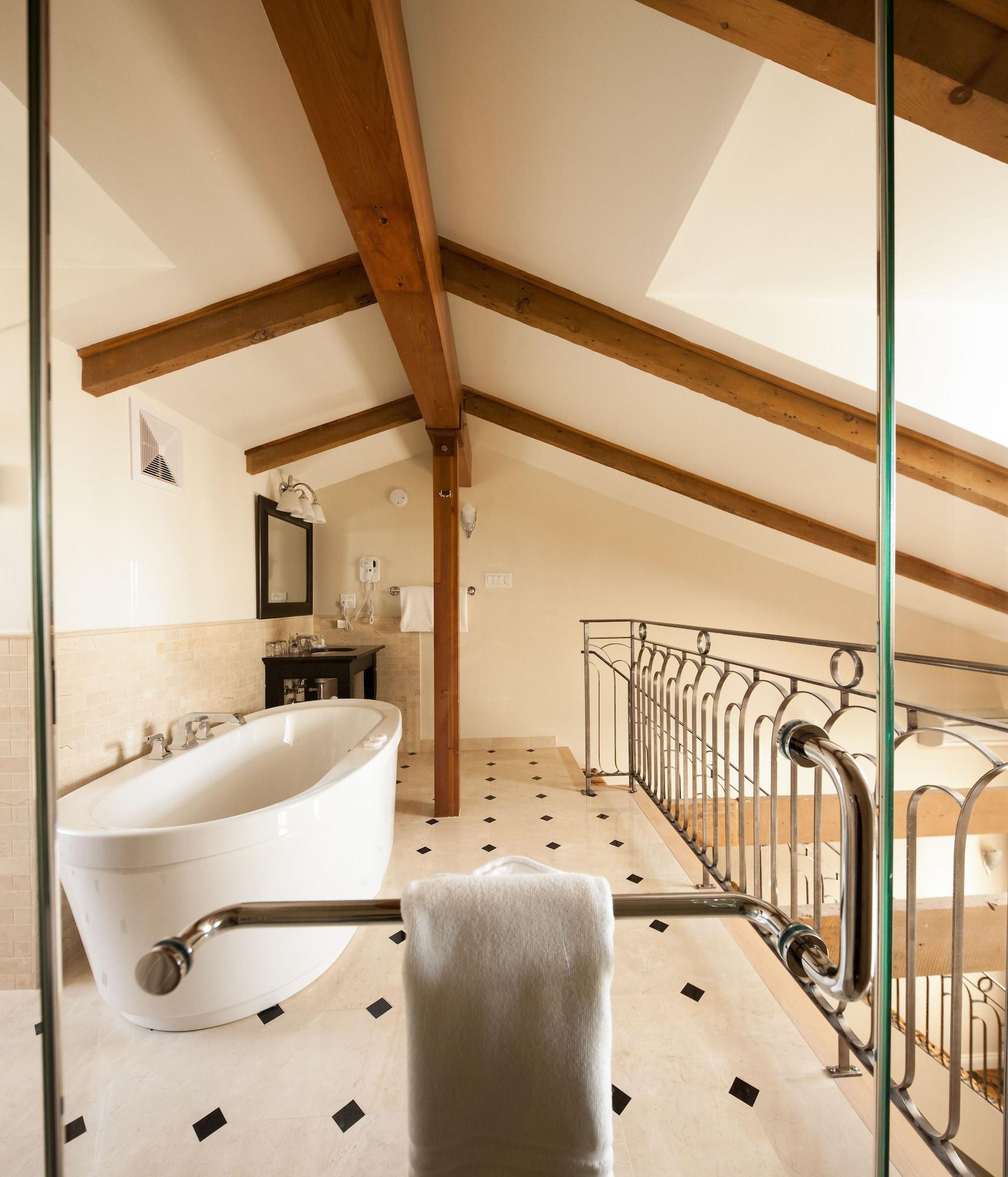 Junior Suite King Size Bed