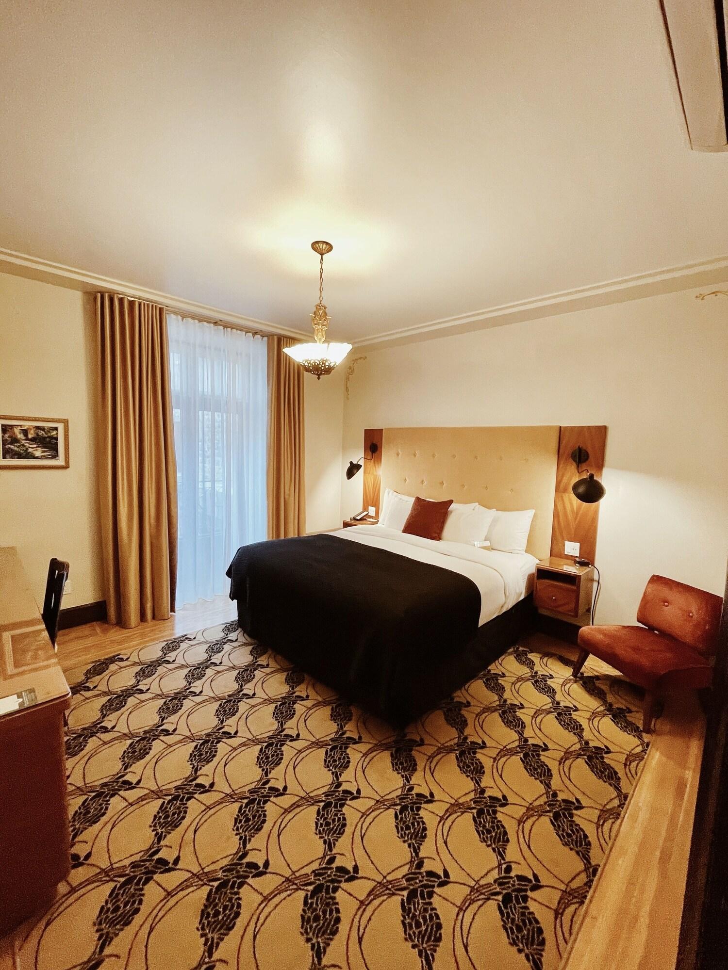 Double Deluxe King Bed