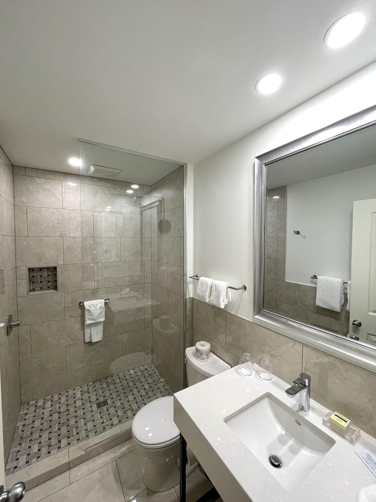 Double Deluxe King Bed