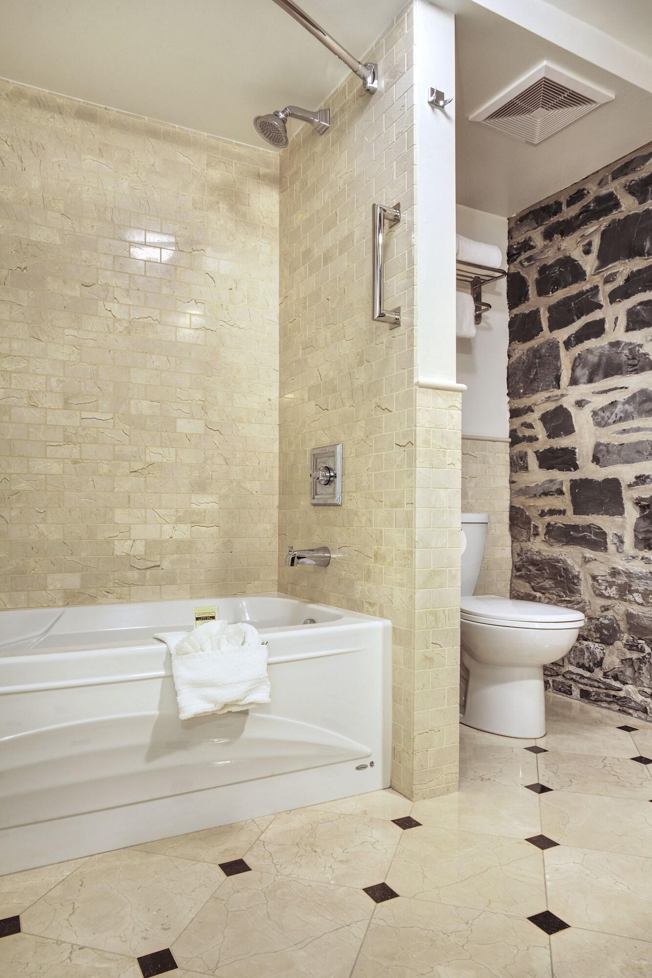 Double Deluxe King Bed