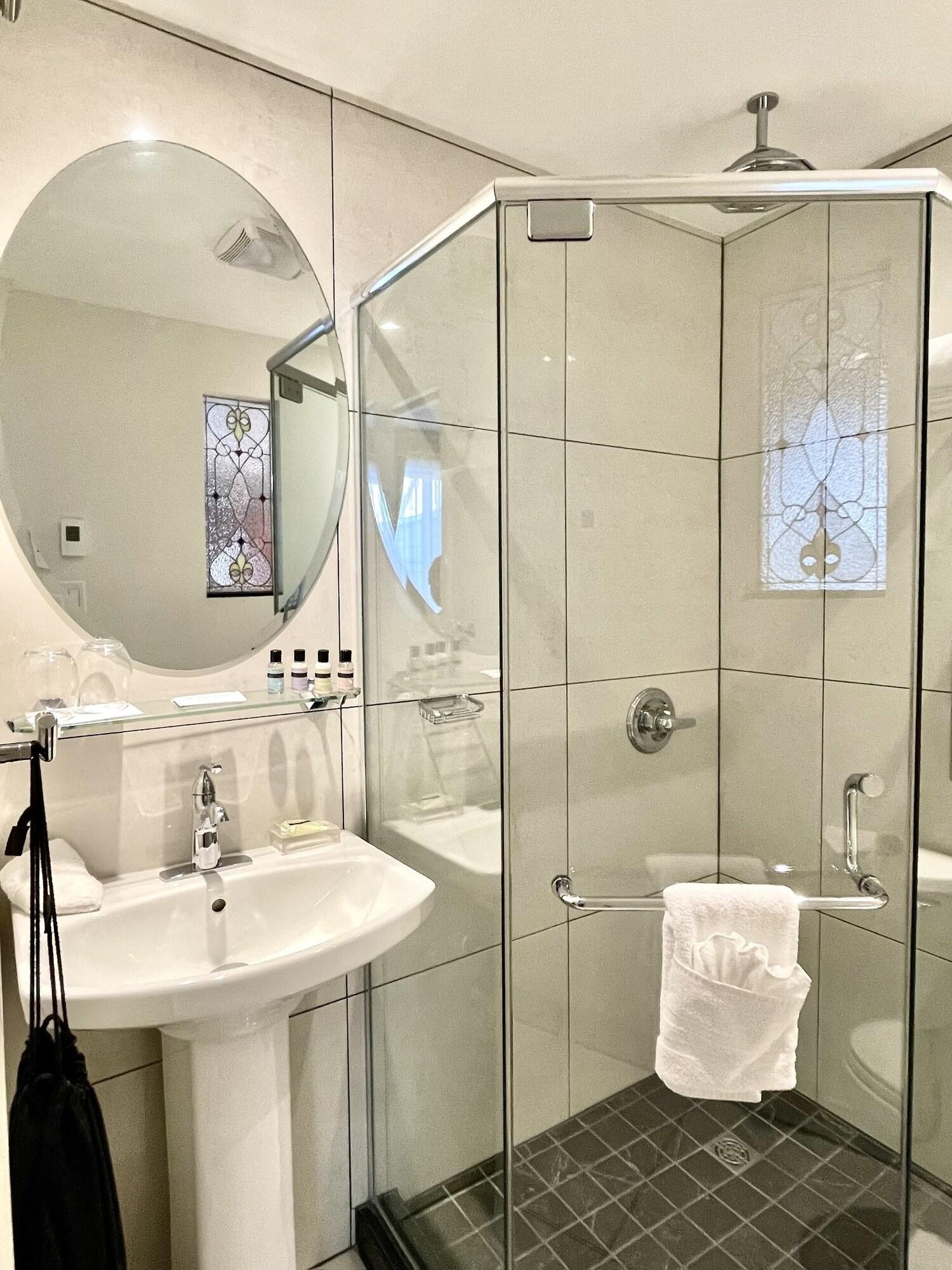 Double Classic Queen Bed