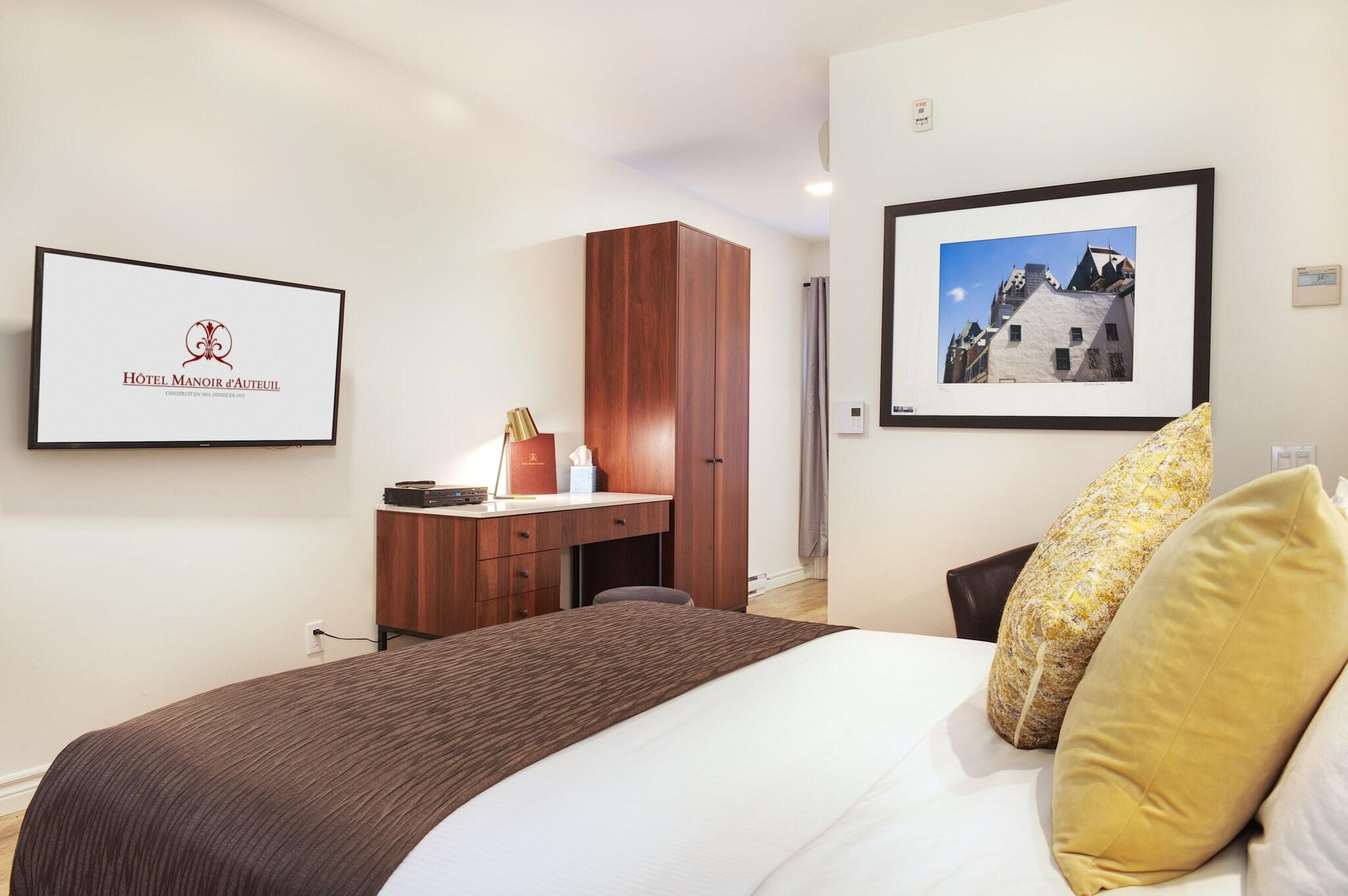 Double Classic Queen Bed