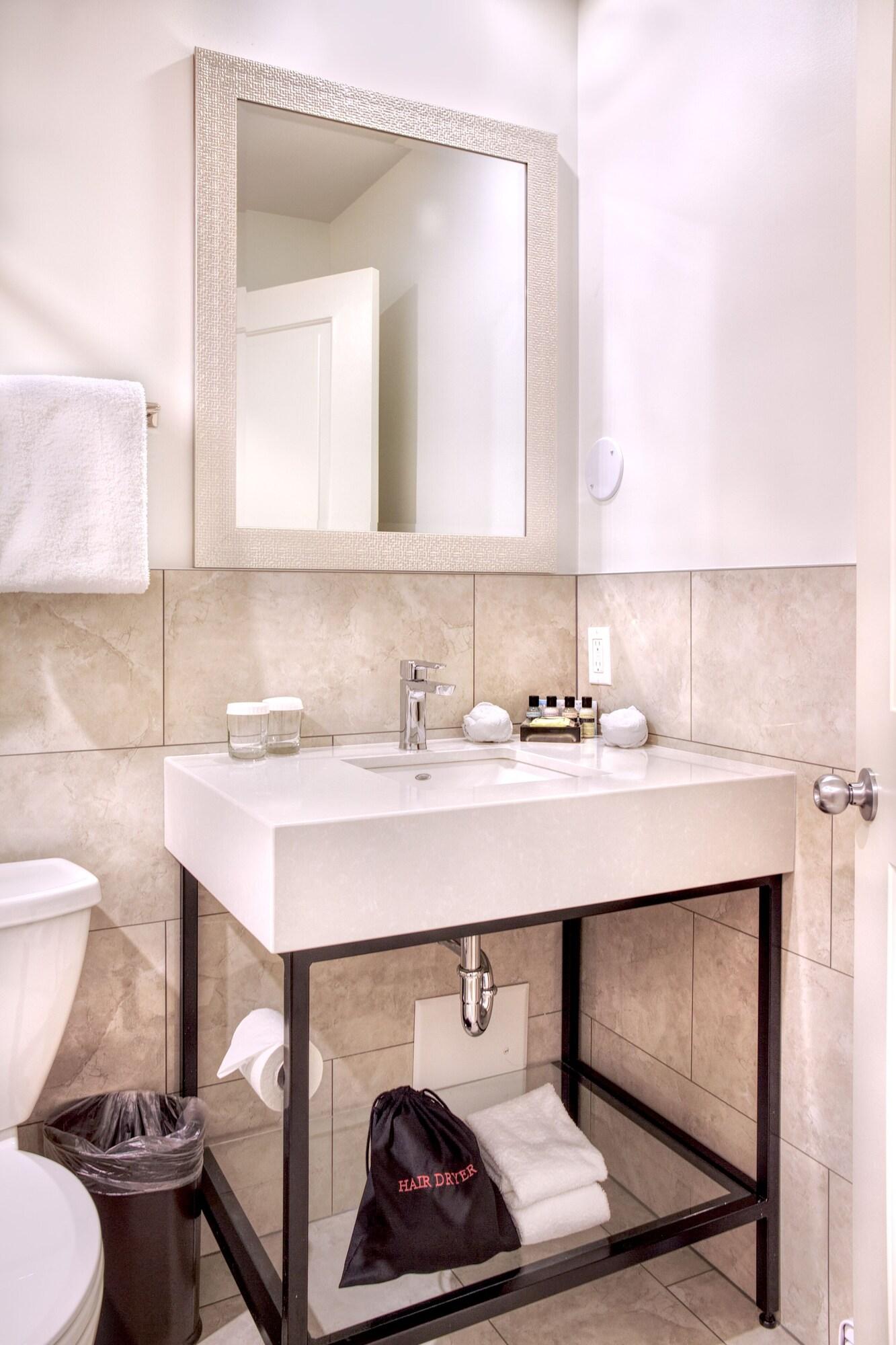 Double Deluxe King Bed