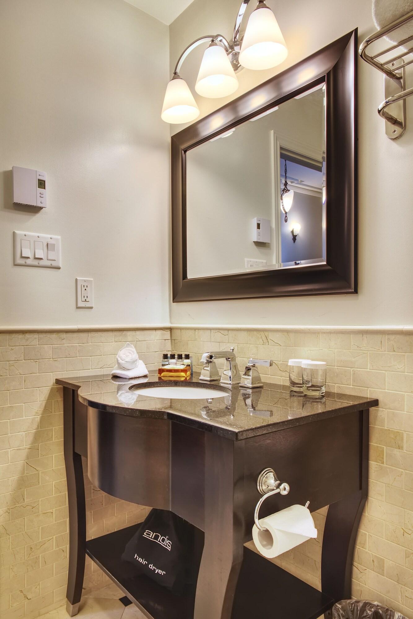 Double Classic Queen Bed