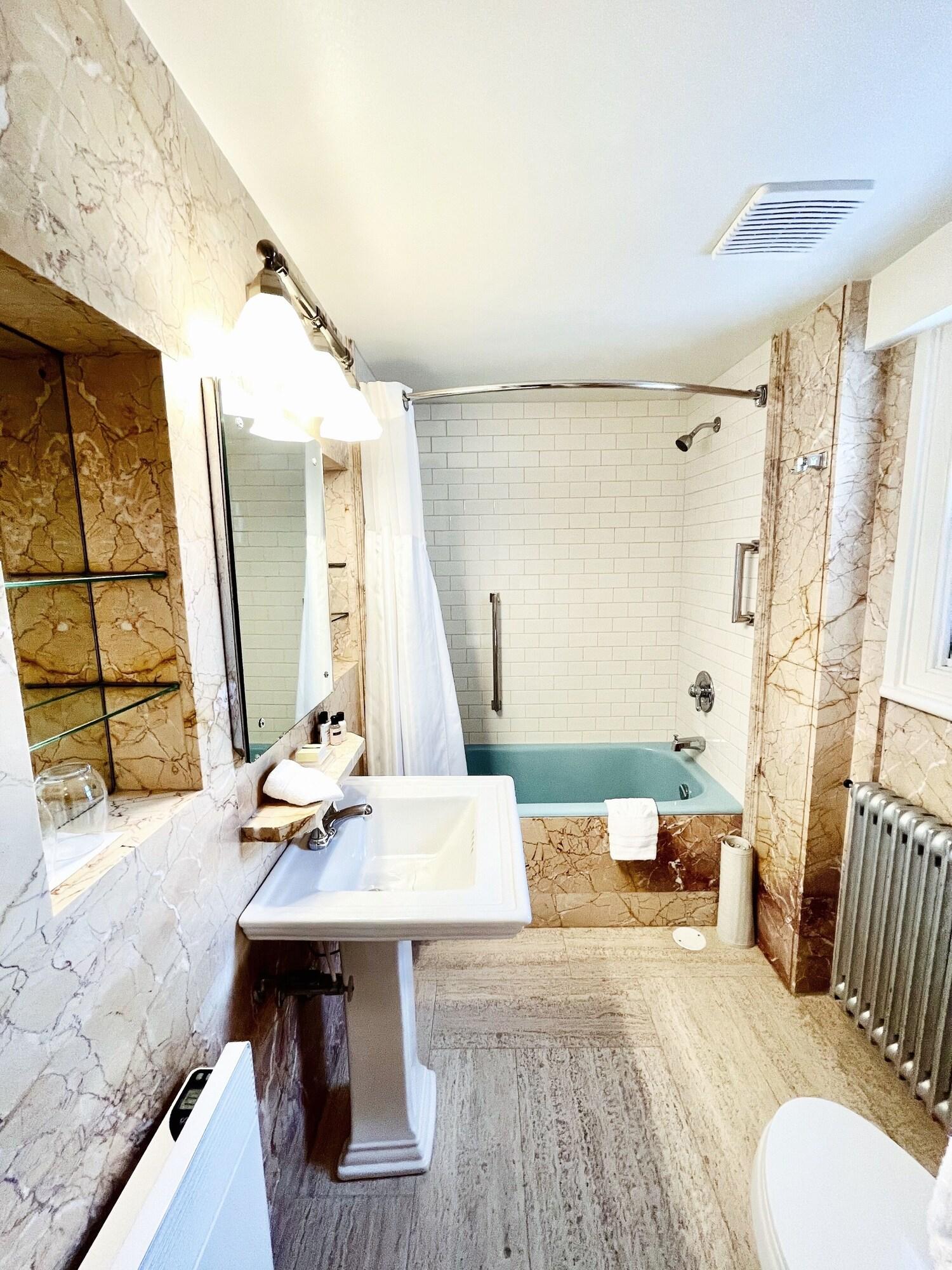 Double Classic Queen Bed