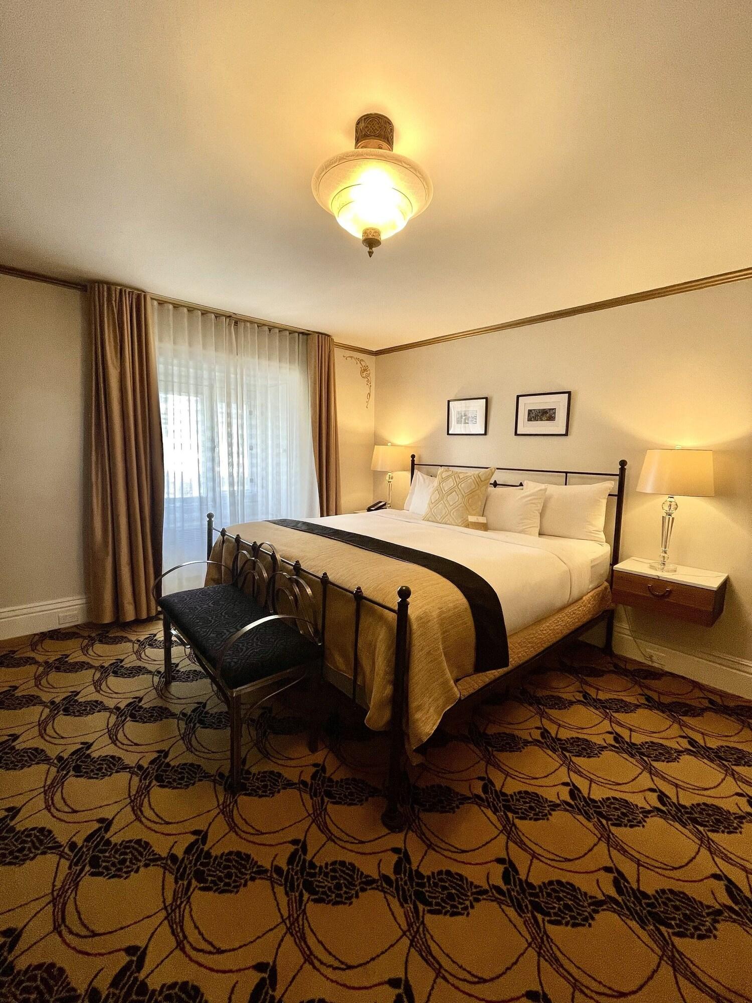 Double Deluxe King Bed