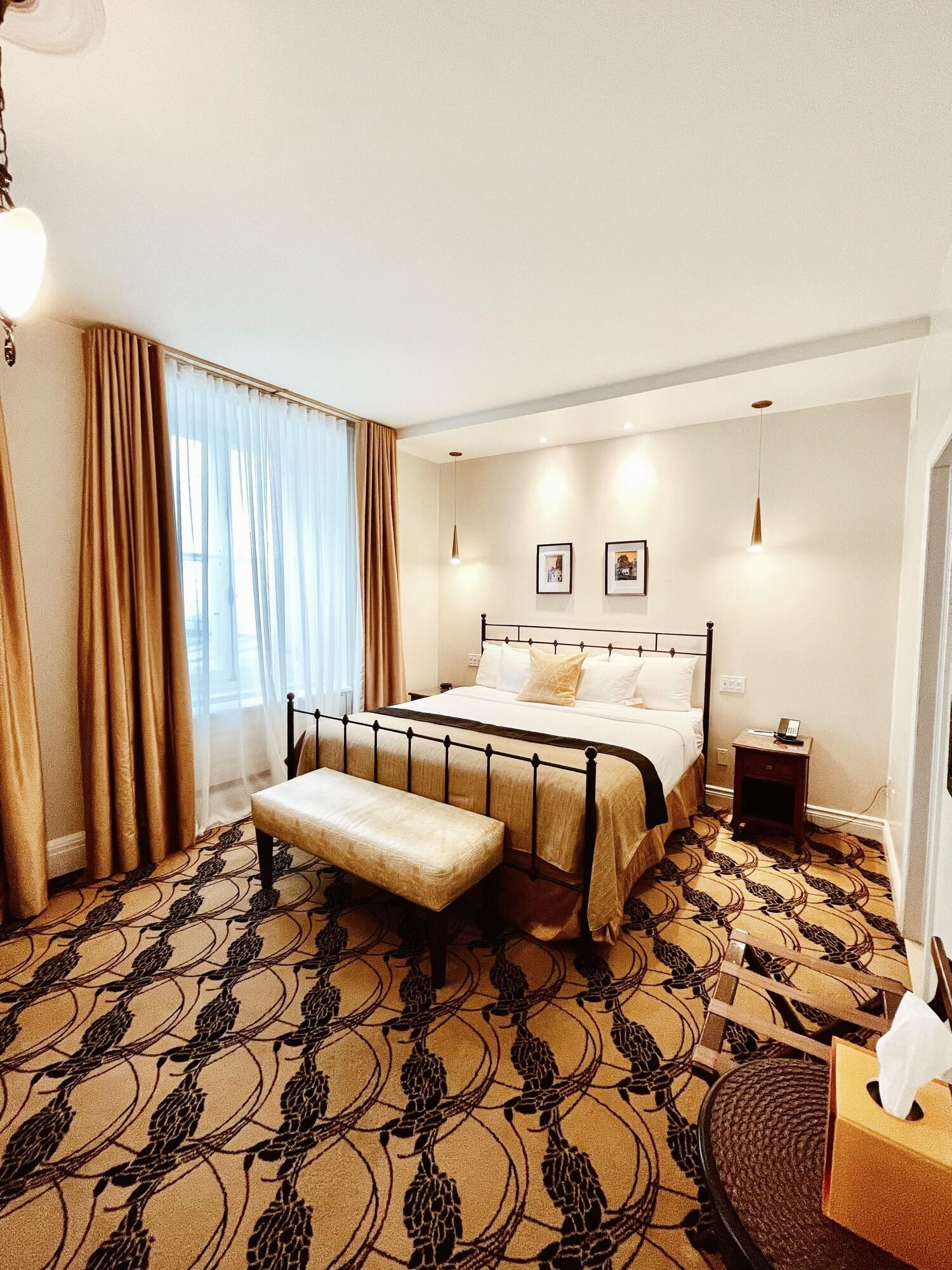 Double Deluxe King Bed