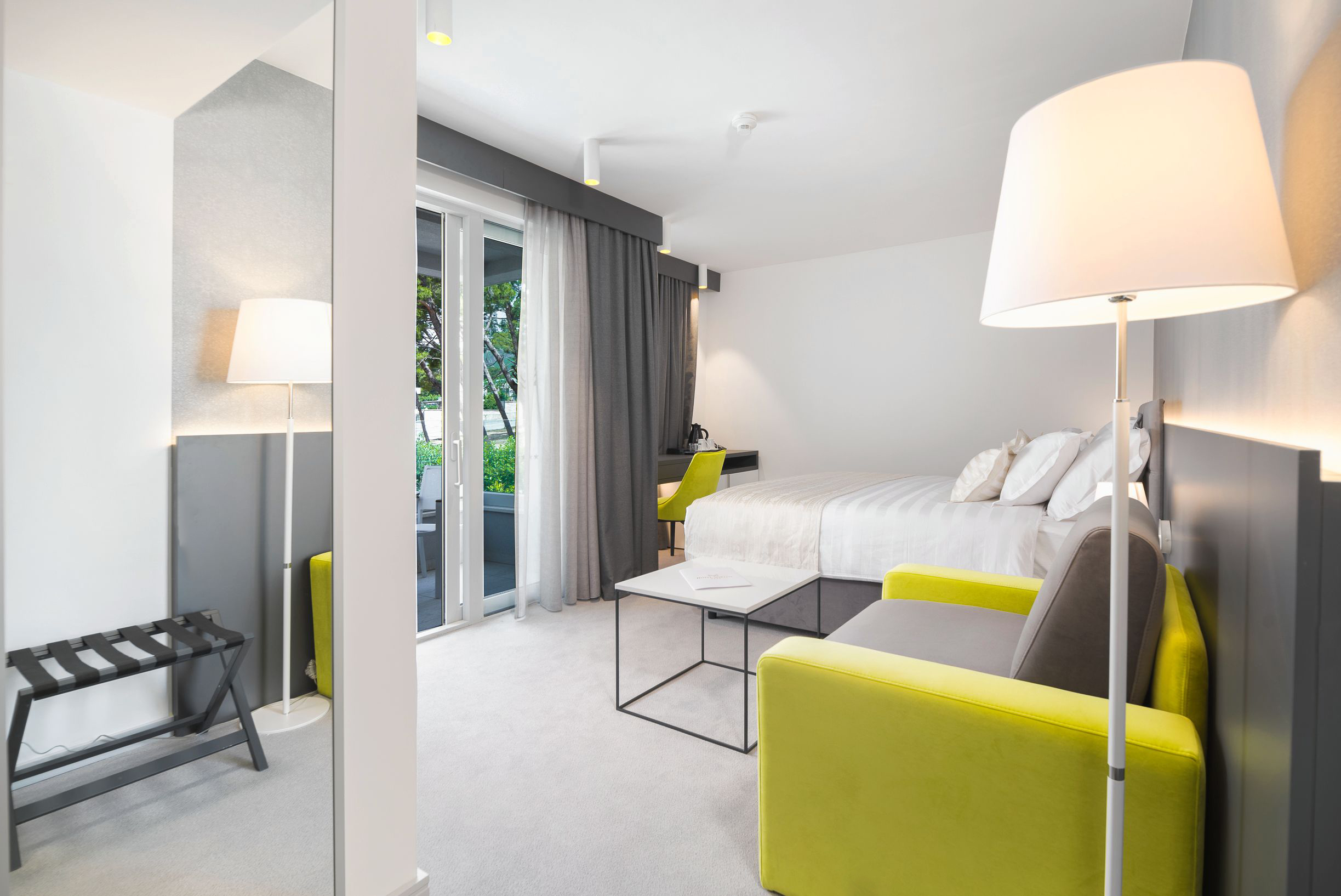 Double Deluxe One Bed