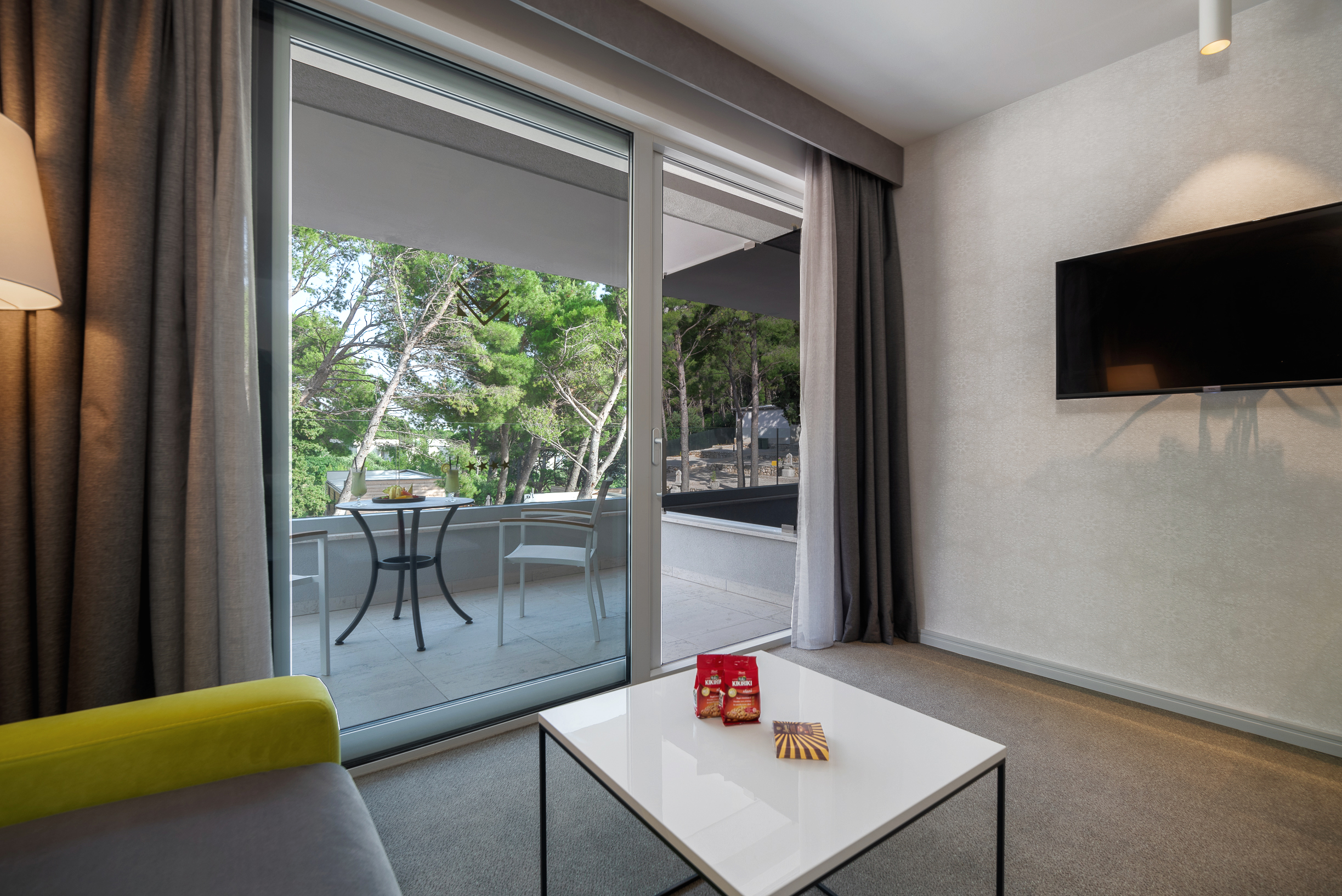 Double Deluxe One Bed