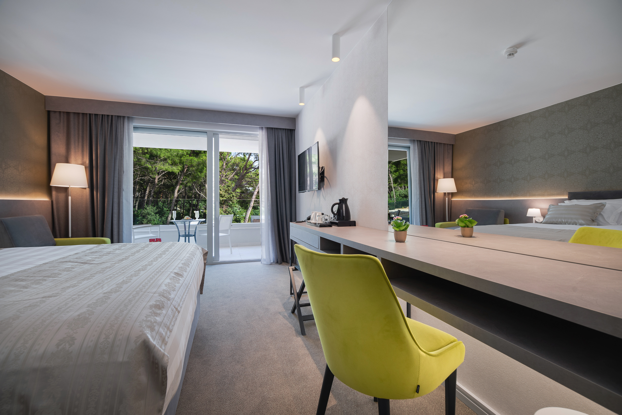 Double Deluxe One Bed