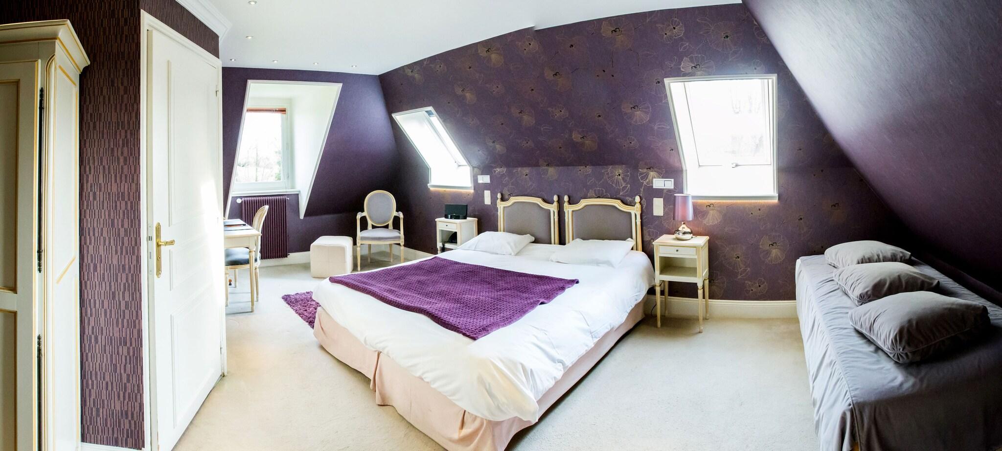 Double Deluxe King Bed