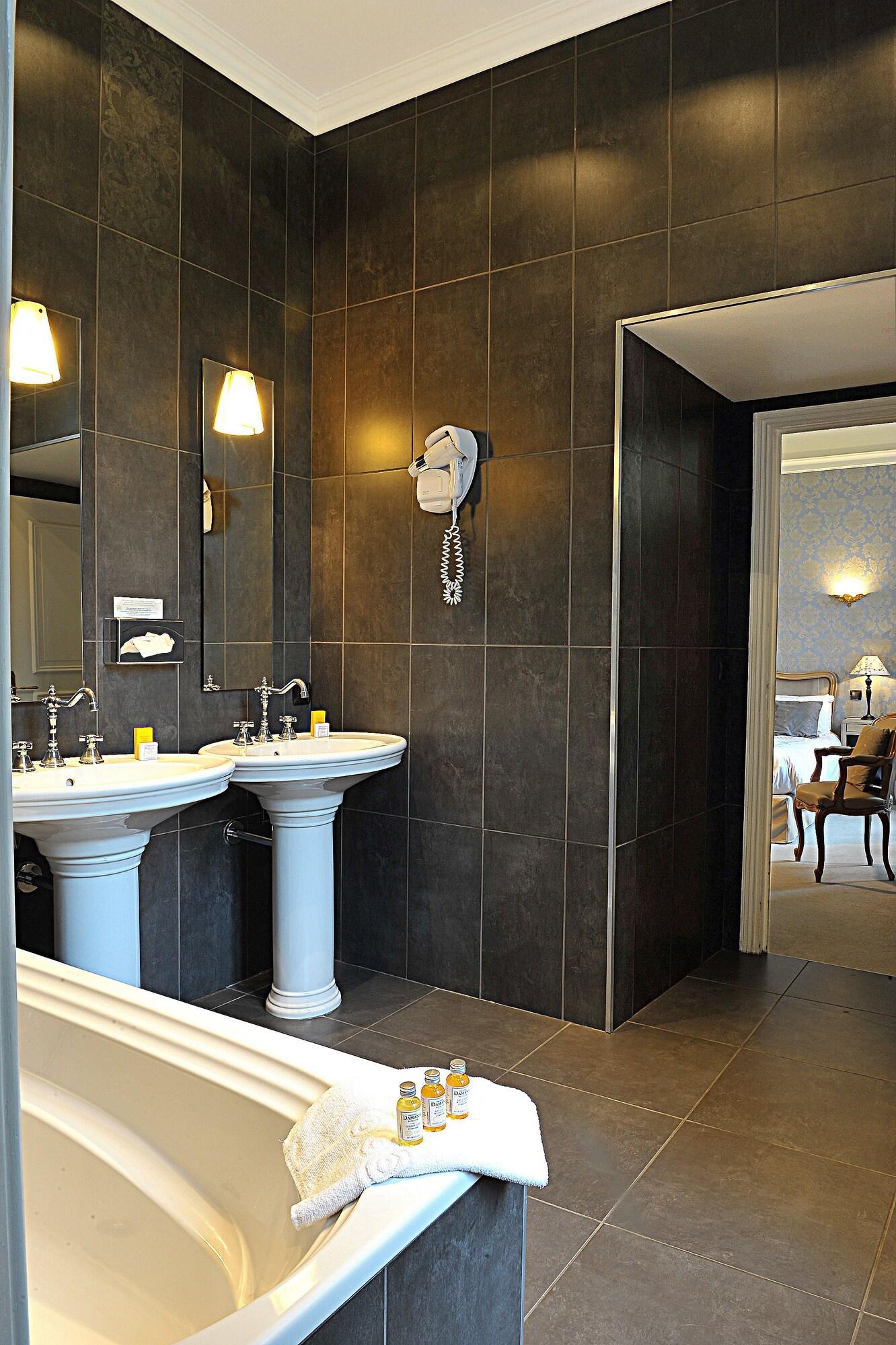 Double Deluxe King Bed