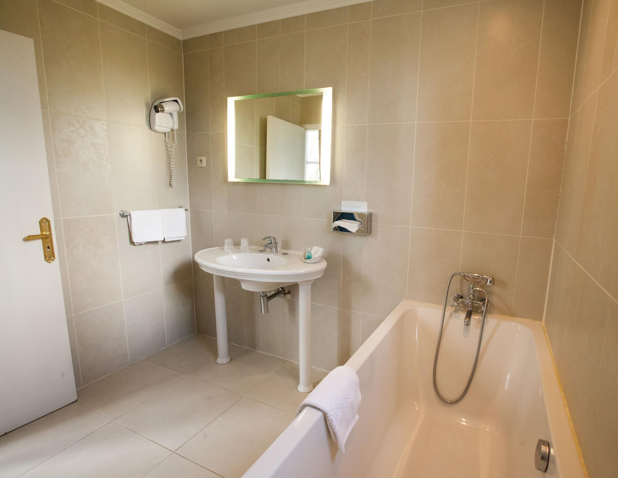 Double or Twin with Double Bed