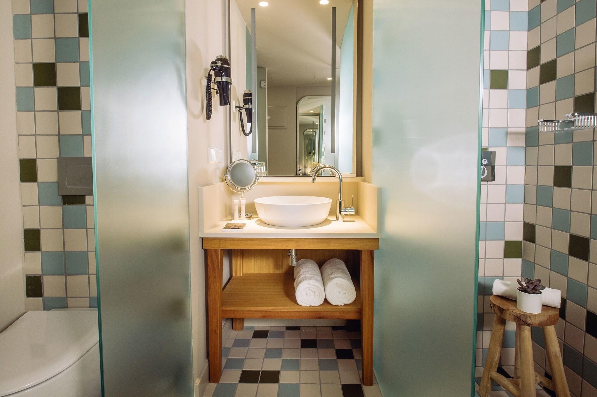 Double Queen Size Bed