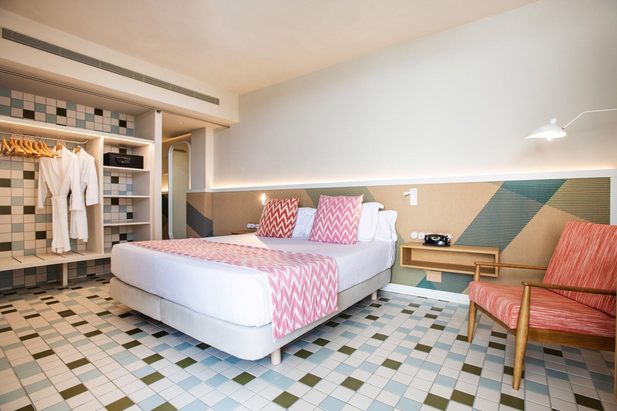 Double Queen Size Bed